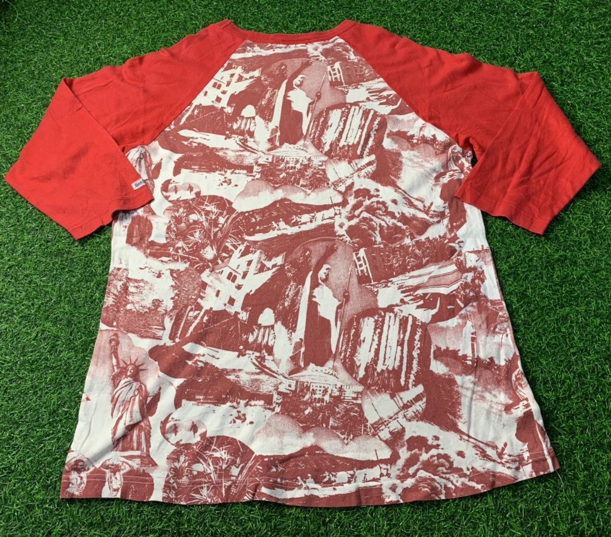 Sun Surf Rare Vintage Sun Surf All Over Printed Raglan Tee Size US L / EU 52-54 / 3 - 4 Thumbnail