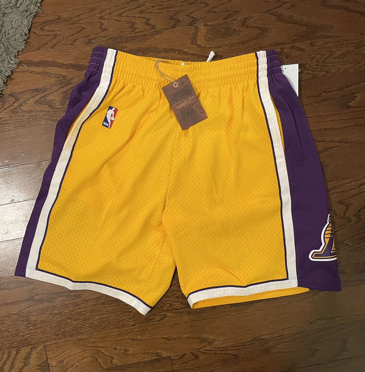 Mitchell & Ness Mitchell & Ness Lakers Shorts Size US 32 / EU 48 - 1 Thumbnail