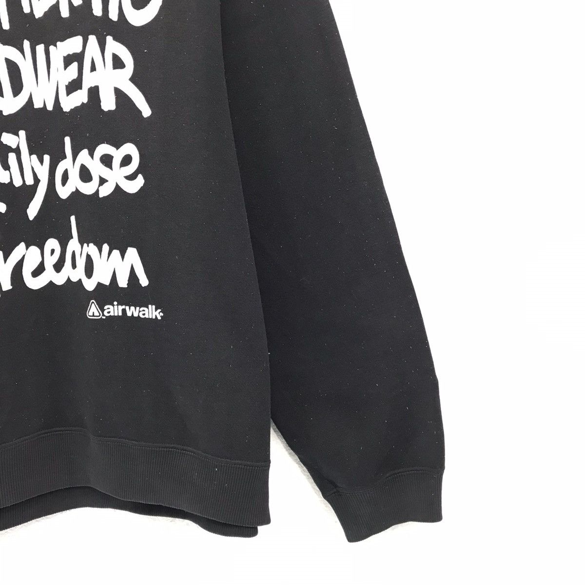 Airwalk × Vintage AIRWALK Sweatshirt Crewneck AIRWALK Authentic Boardwear Size US M / EU 48-50 / 2 - 4 Thumbnail