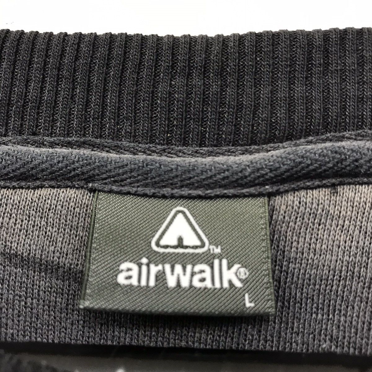 Airwalk × Vintage AIRWALK Sweatshirt Crewneck AIRWALK Authentic Boardwear Size US M / EU 48-50 / 2 - 7 Thumbnail