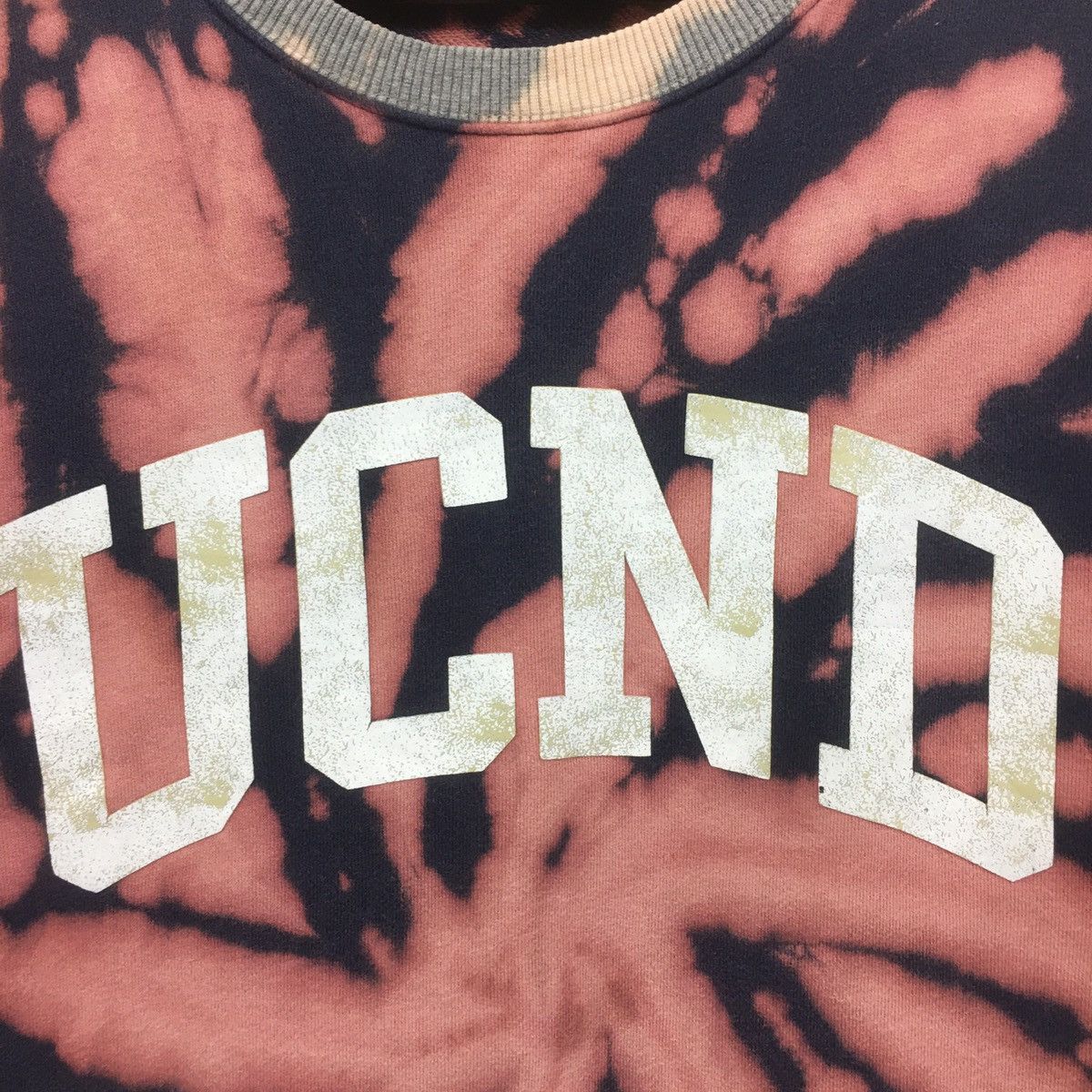 Champion TieDye Champion UCND University College of Northern Denmark Size US L / EU 52-54 / 3 - 5 Thumbnail