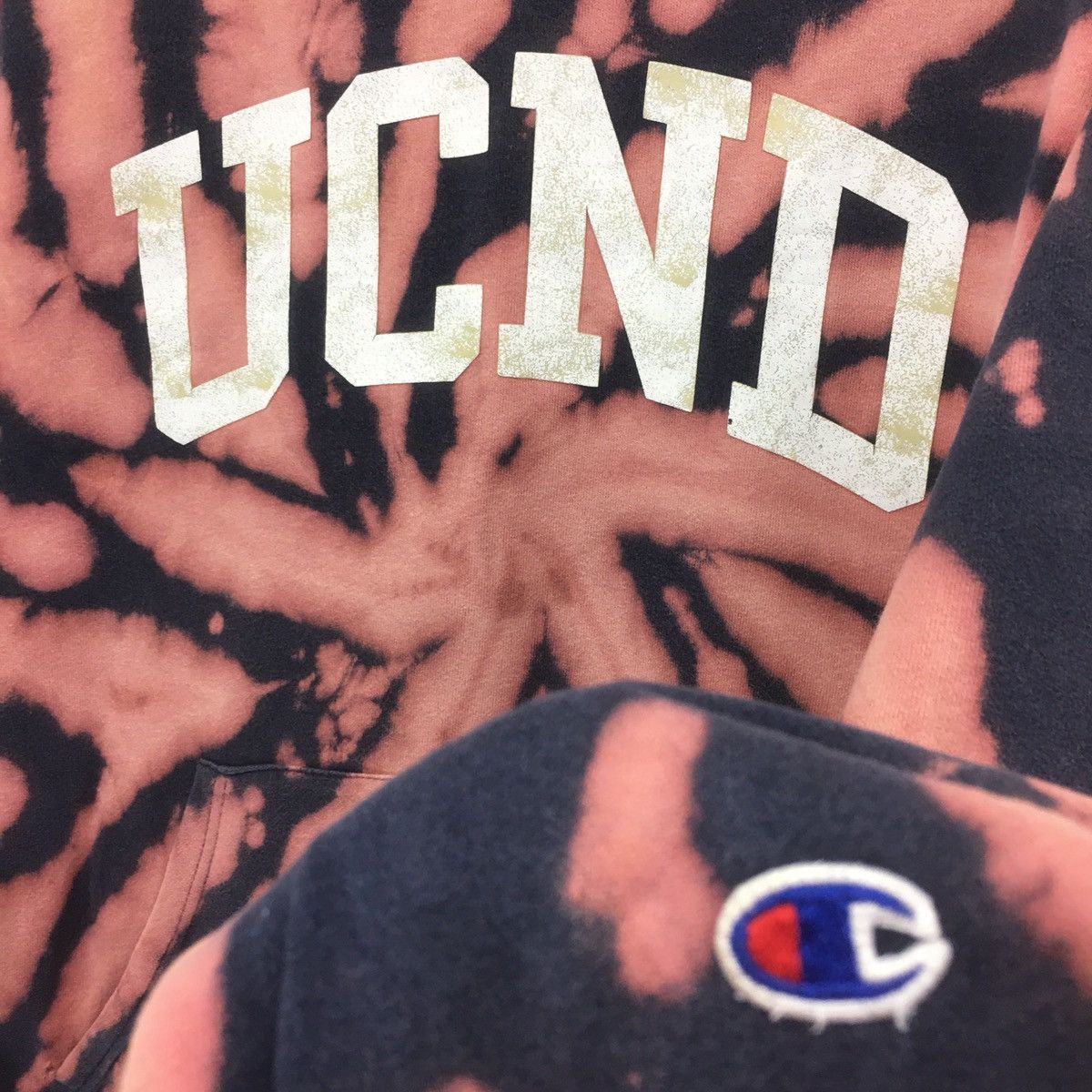 Champion TieDye Champion UCND University College of Northern Denmark Size US L / EU 52-54 / 3 - 7 Thumbnail