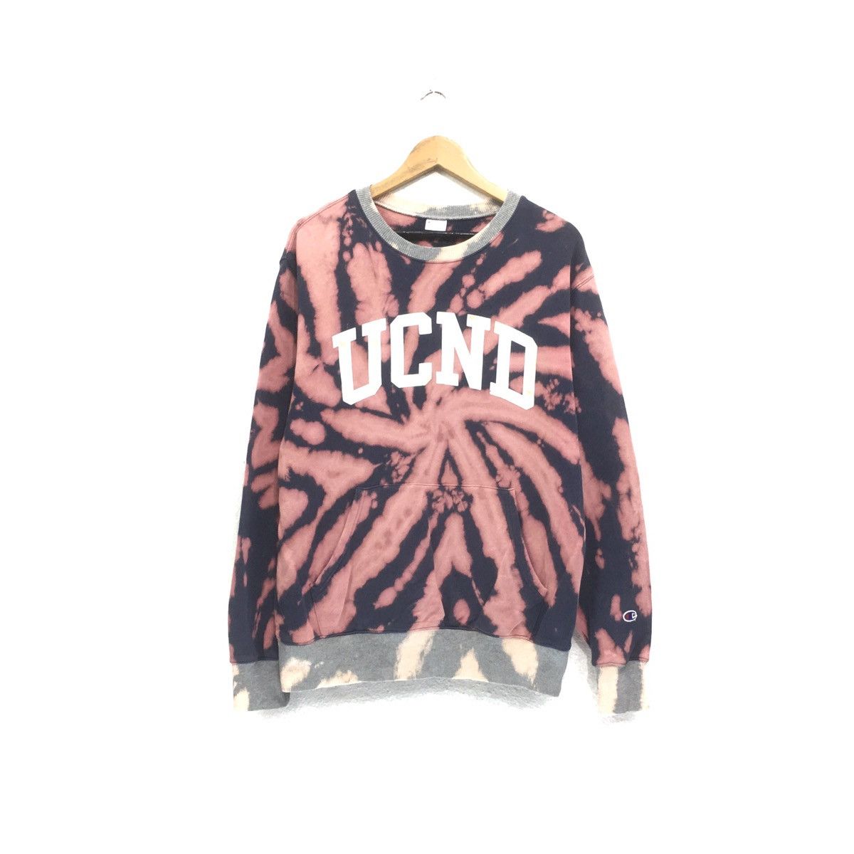 Champion TieDye Champion UCND University College of Northern Denmark Size US L / EU 52-54 / 3 - 2 Thumbnail