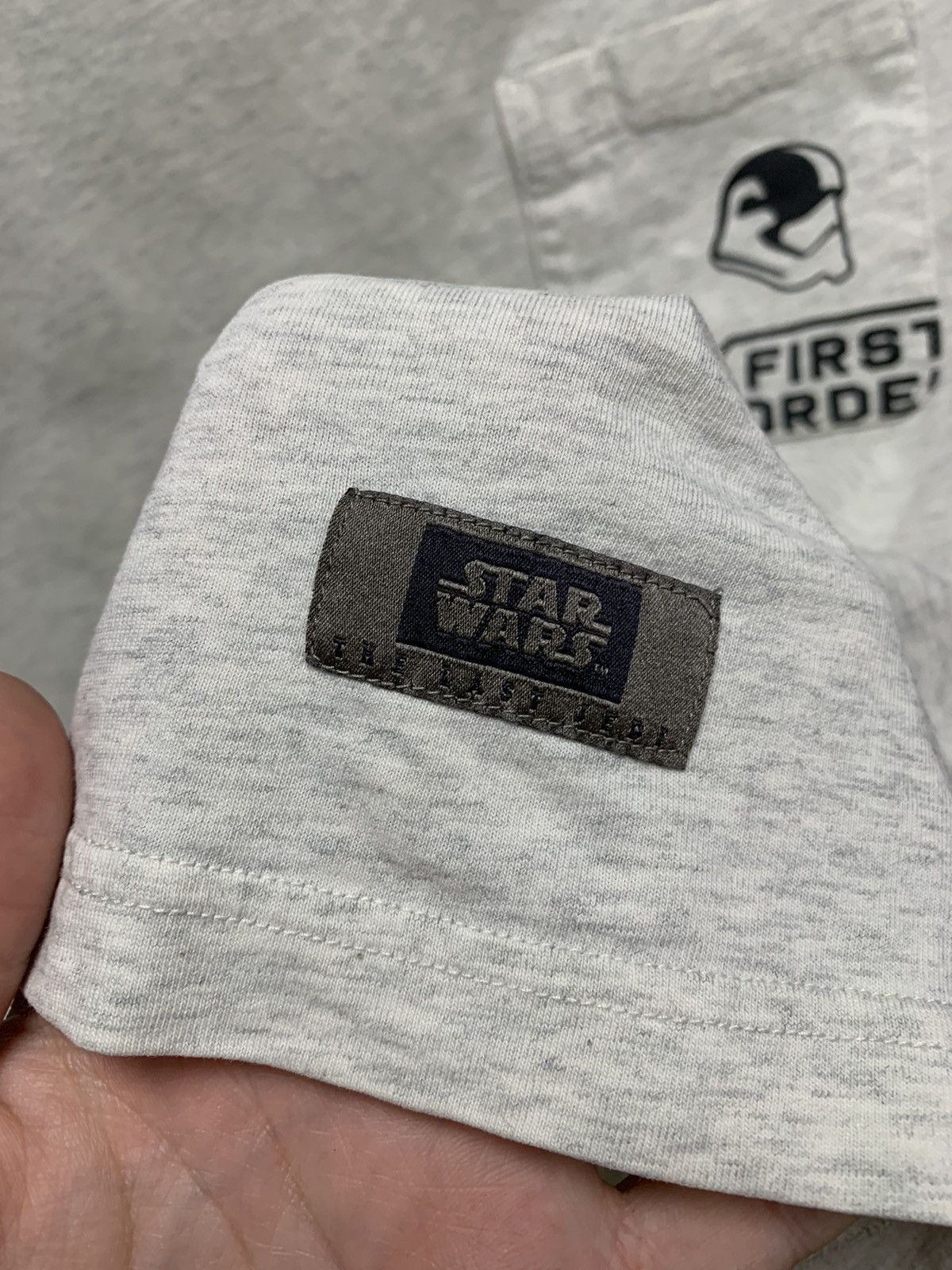 Uniqlo Star Wars Uniqlo executioner trooper big logo t-shirt M sz Size US M / EU 48-50 / 2 - 5 Thumbnail