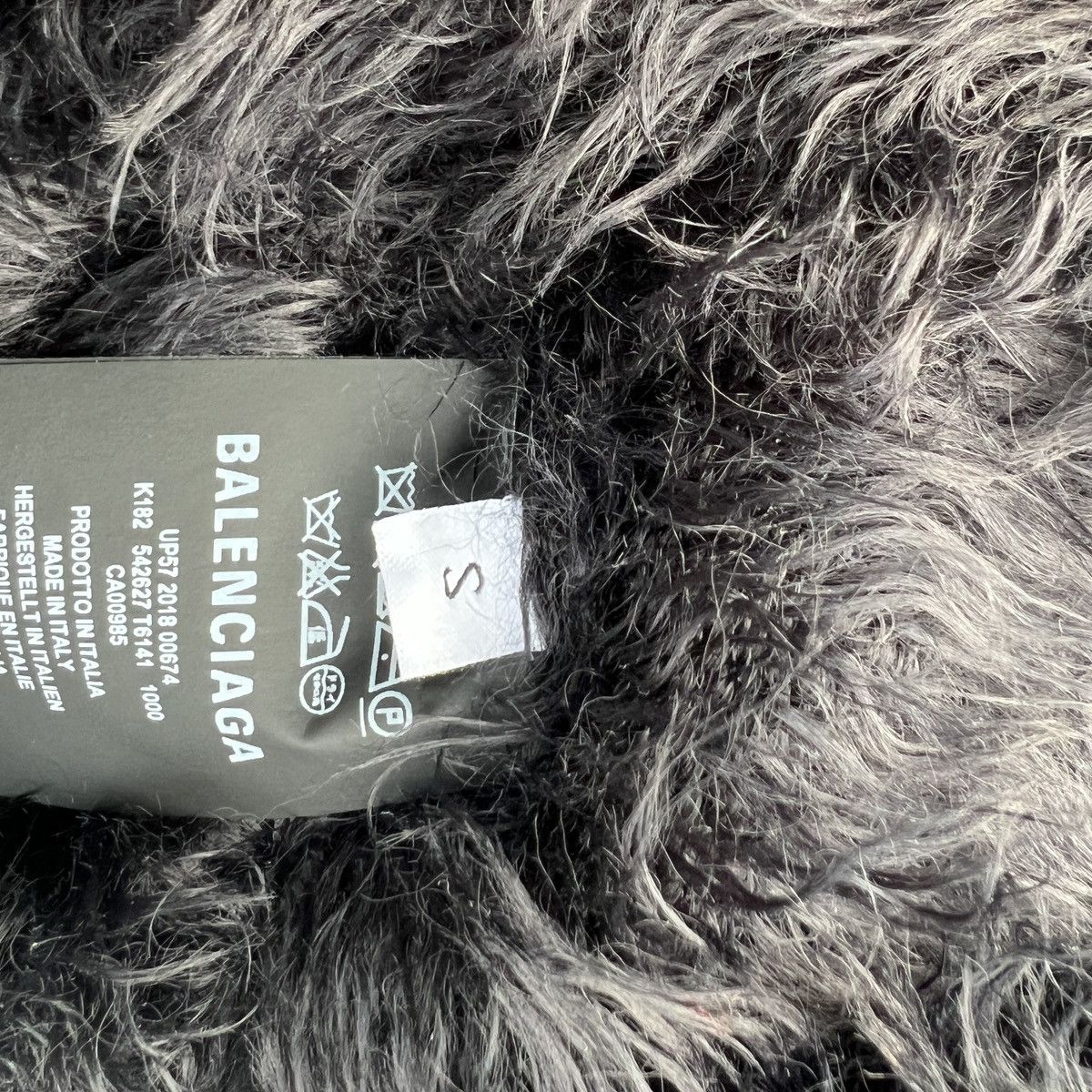 Balenciaga A/W 18 Faux Fur Sweater Size US S / EU 44-46 / 1 - 7 Thumbnail