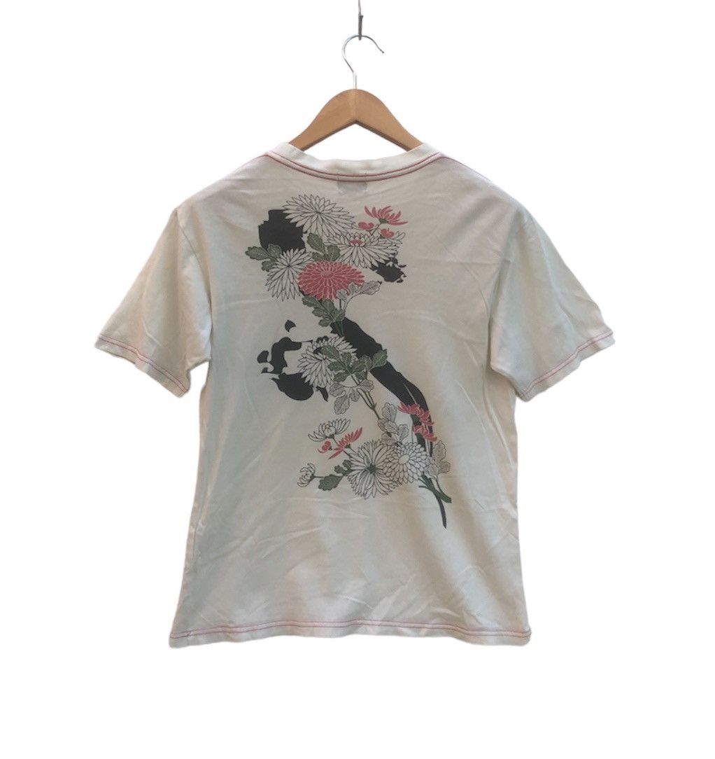 Japanese Brand TAKEO KIKUCHI Flower Design T Shirt #0548-17 Size US S / EU 44-46 / 1 - 1 Thumbnail