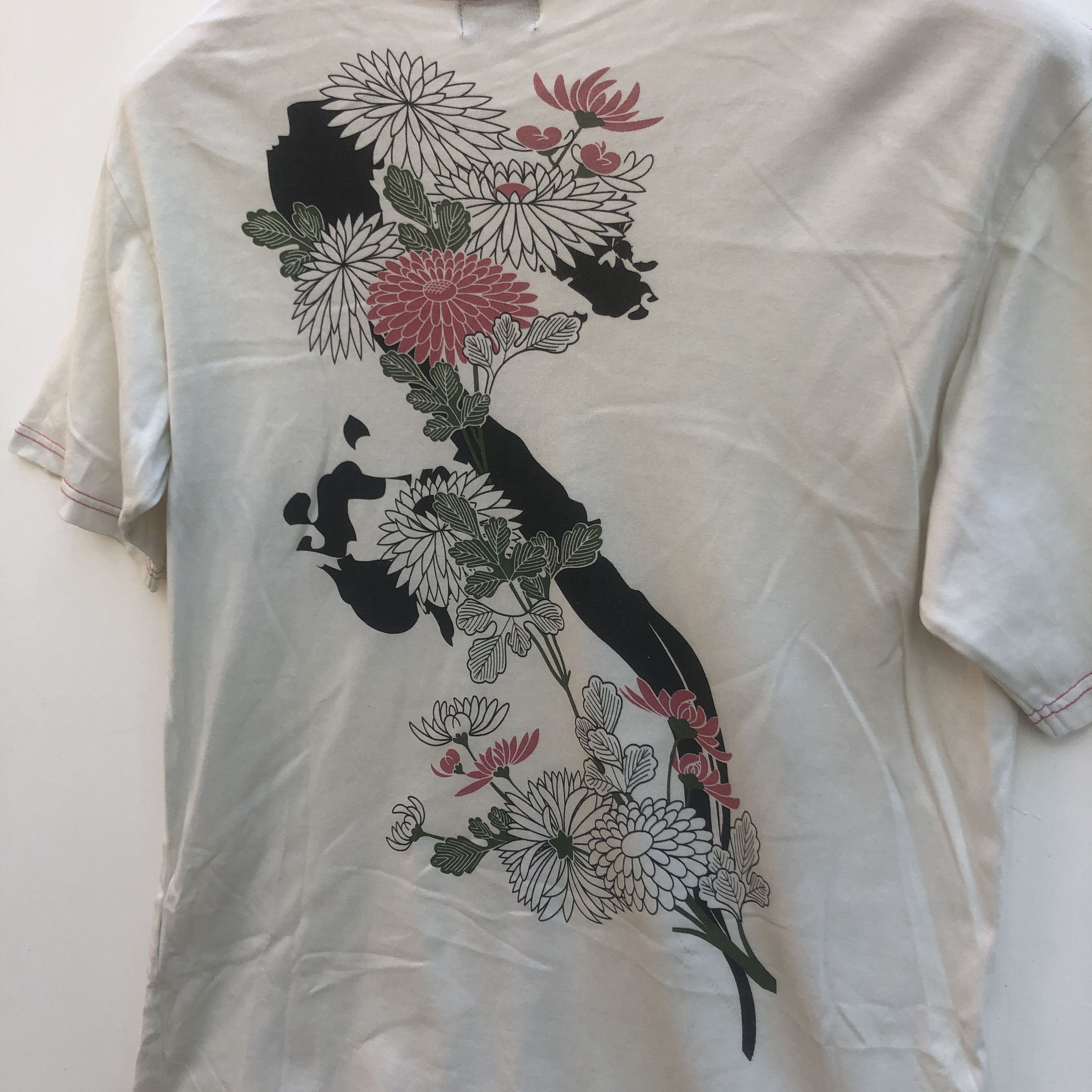 Japanese Brand TAKEO KIKUCHI Flower Design T Shirt #0548-17 Size US S / EU 44-46 / 1 - 2 Thumbnail