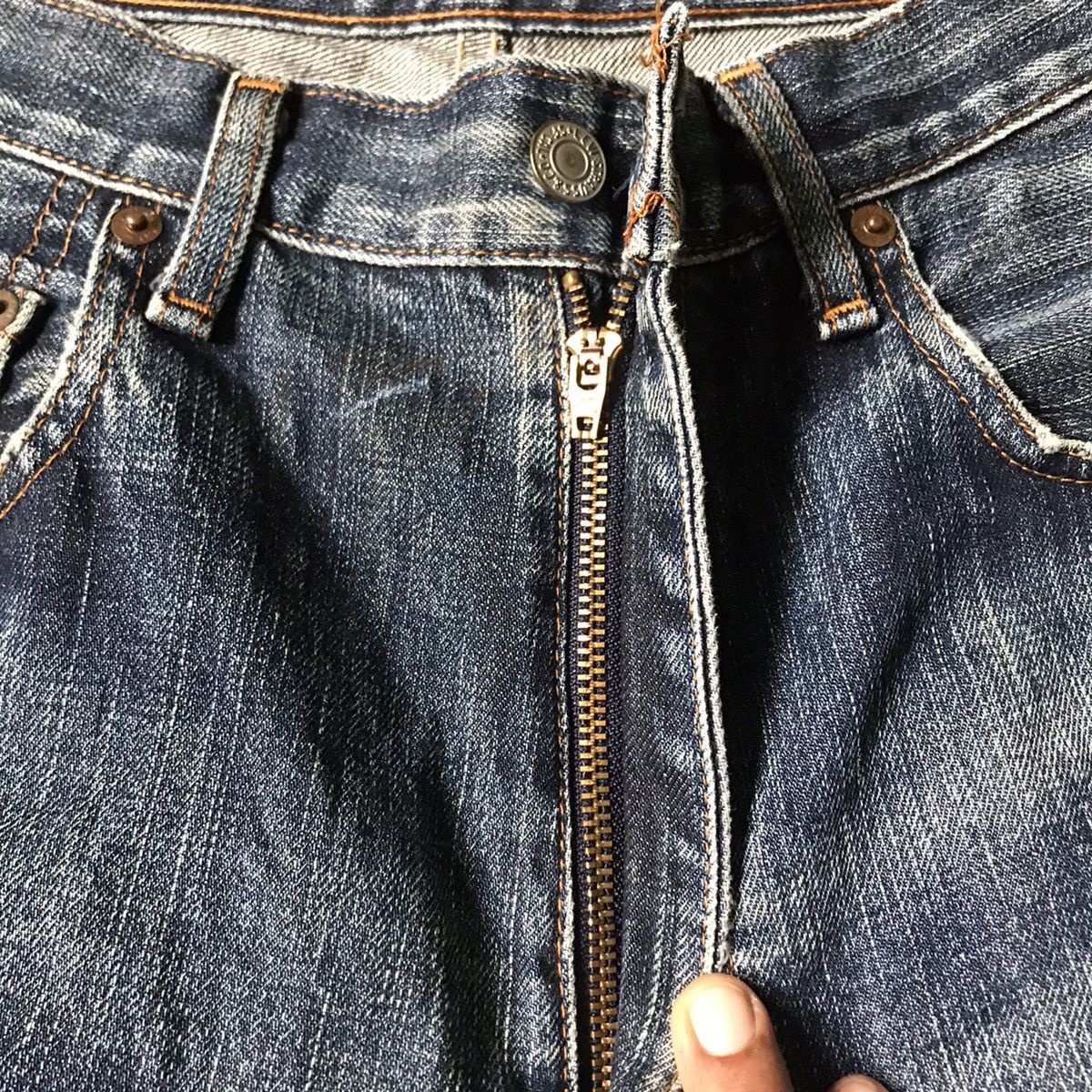 Levi's Vintage Distressed Straight-Leg Blue Jean Faded Worn-In Look Size US 31 - 7 Thumbnail