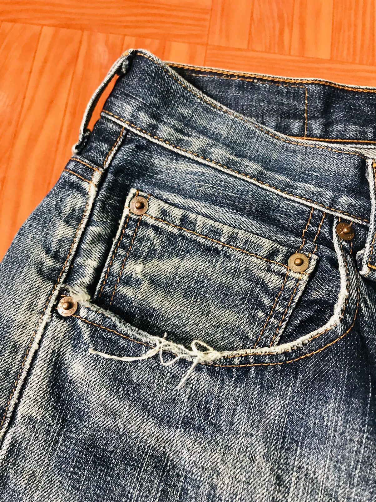 Levi's Vintage Distressed Straight-Leg Blue Jean Faded Worn-In Look Size US 31 - 6 Thumbnail