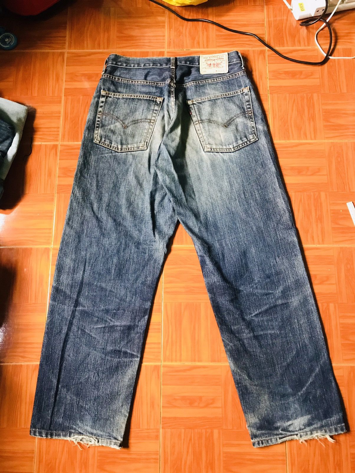 Levi's Vintage Distressed Straight-Leg Blue Jean Faded Worn-In Look Size US 31 - 2 Thumbnail