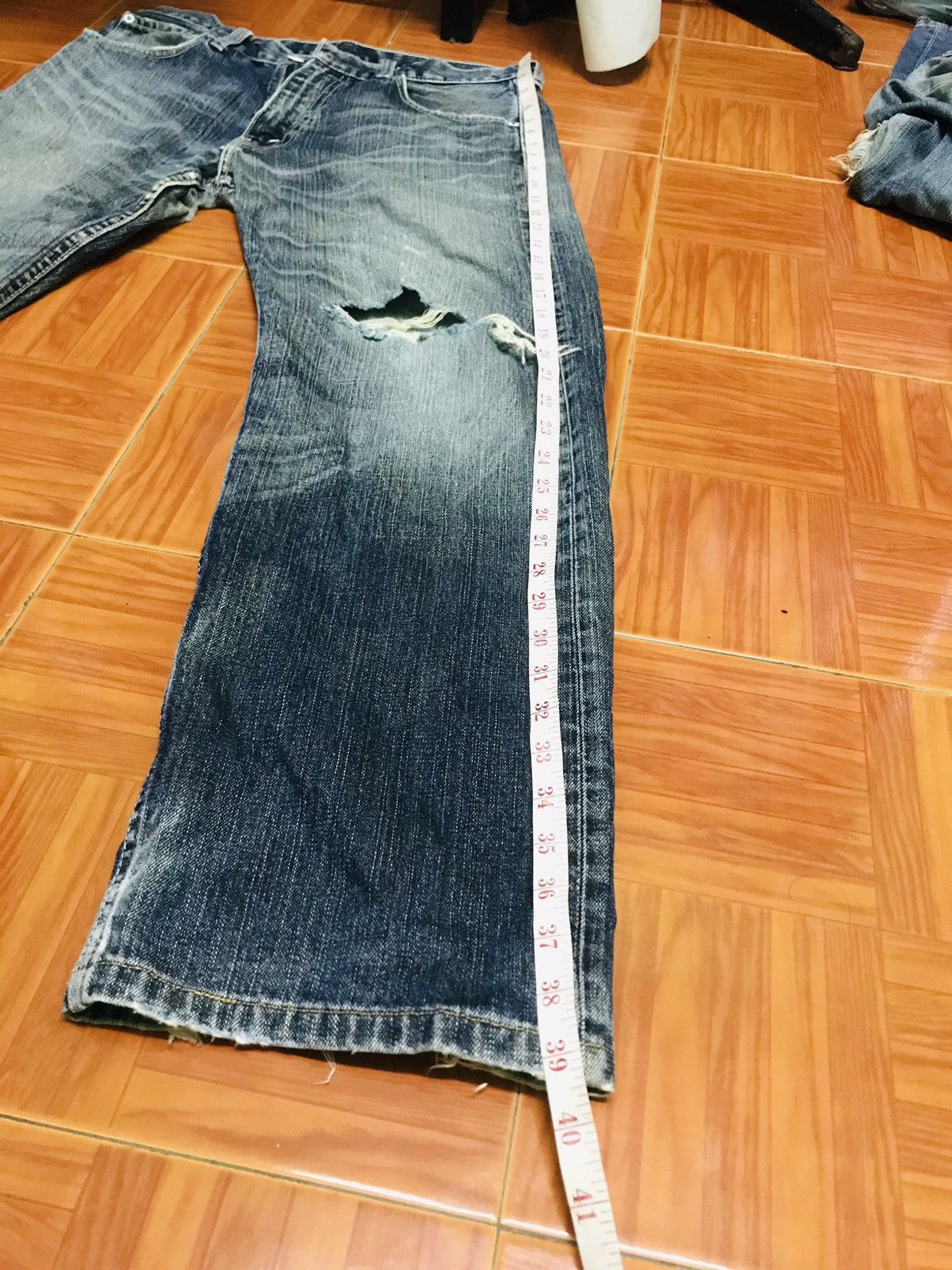 Levi's Vtg Distressed Wide-Leg Blue Jeans Faded Wash Ripped Detail Size US 32 / EU 48 - 11 Thumbnail