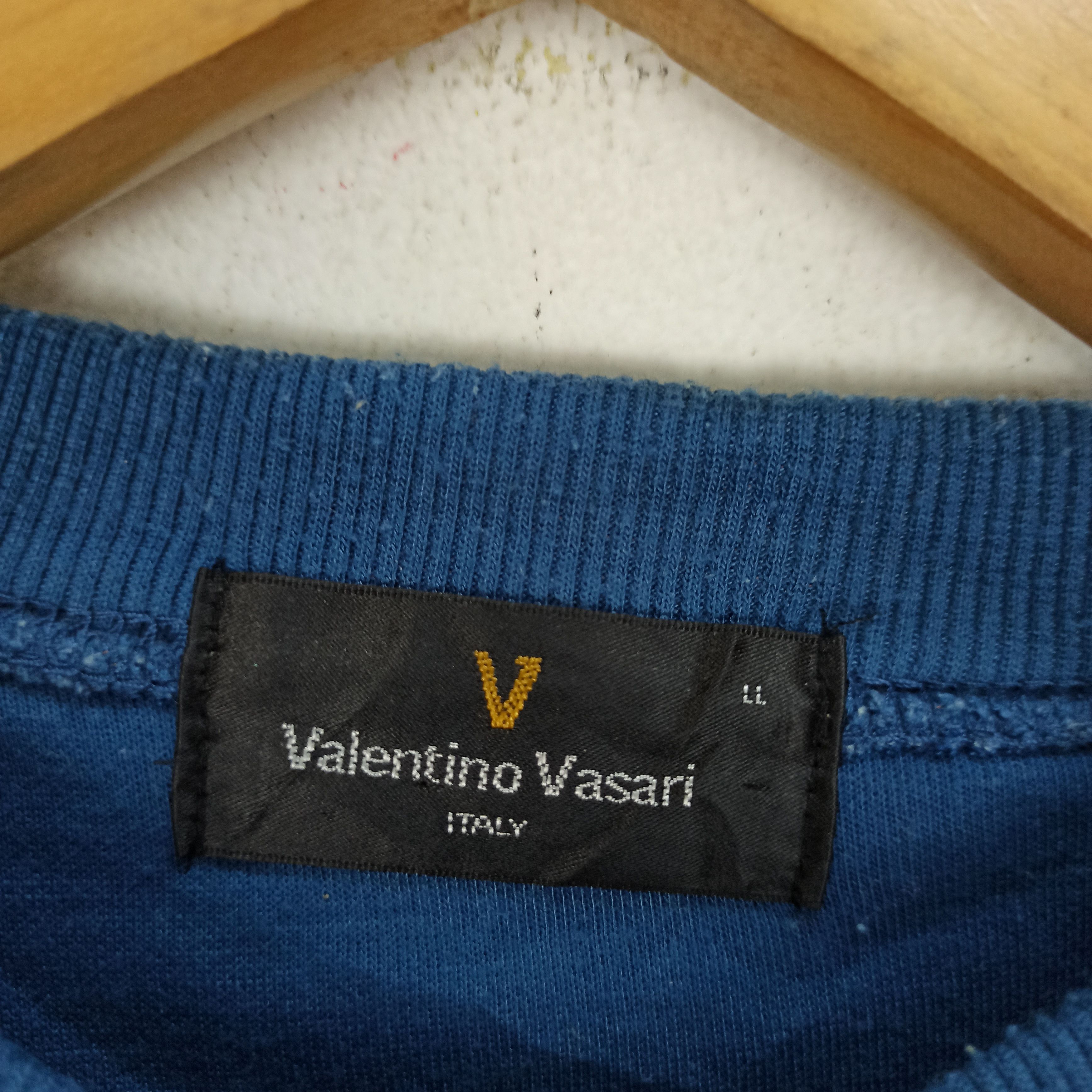 Valentino 🔥Vintage🔥 Valentino Vasari Big Logo Sweatshirt Size US XL / EU 56 / 4 - 5 Thumbnail