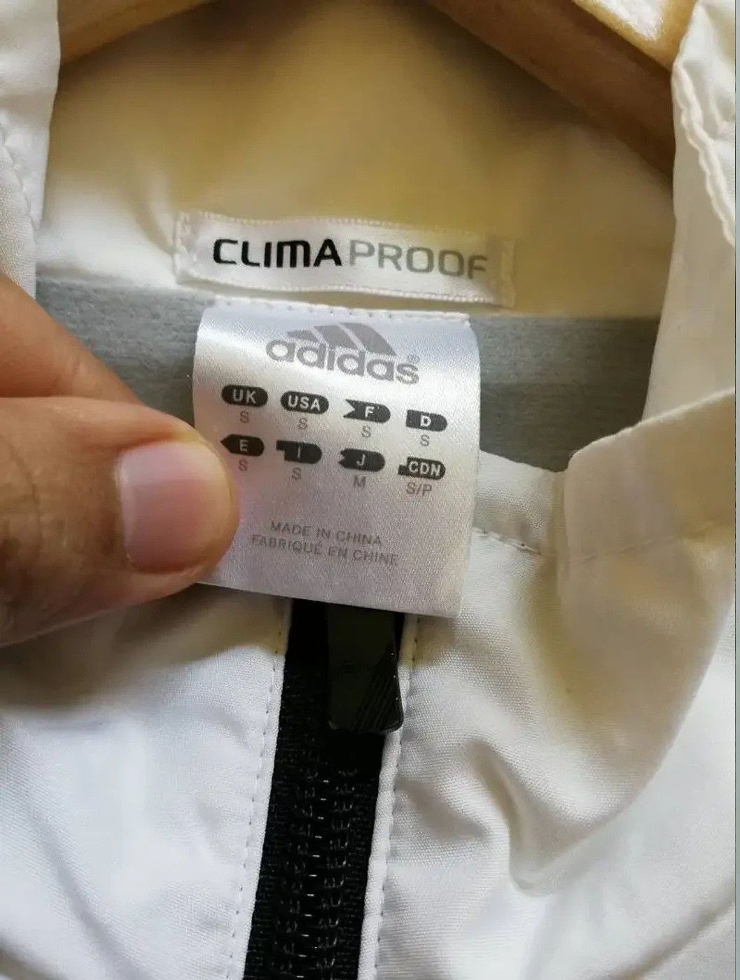 Adidas Vintage Adidas Windbreaker Small Logo Good Condition Used Size US M / EU 48-50 / 2 - 6 Thumbnail