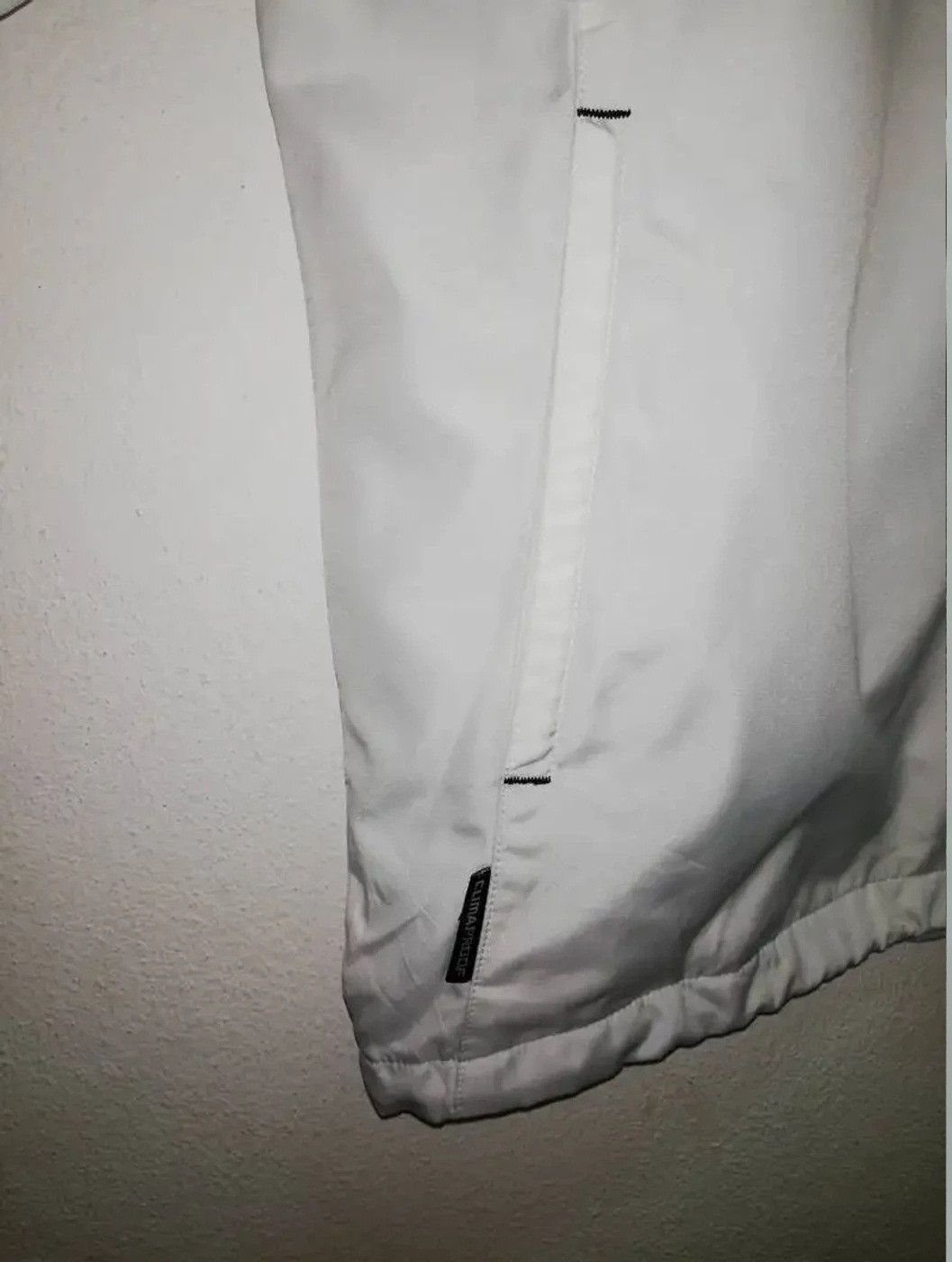 Adidas Vintage Adidas Windbreaker Small Logo Good Condition Used Size US M / EU 48-50 / 2 - 4 Thumbnail