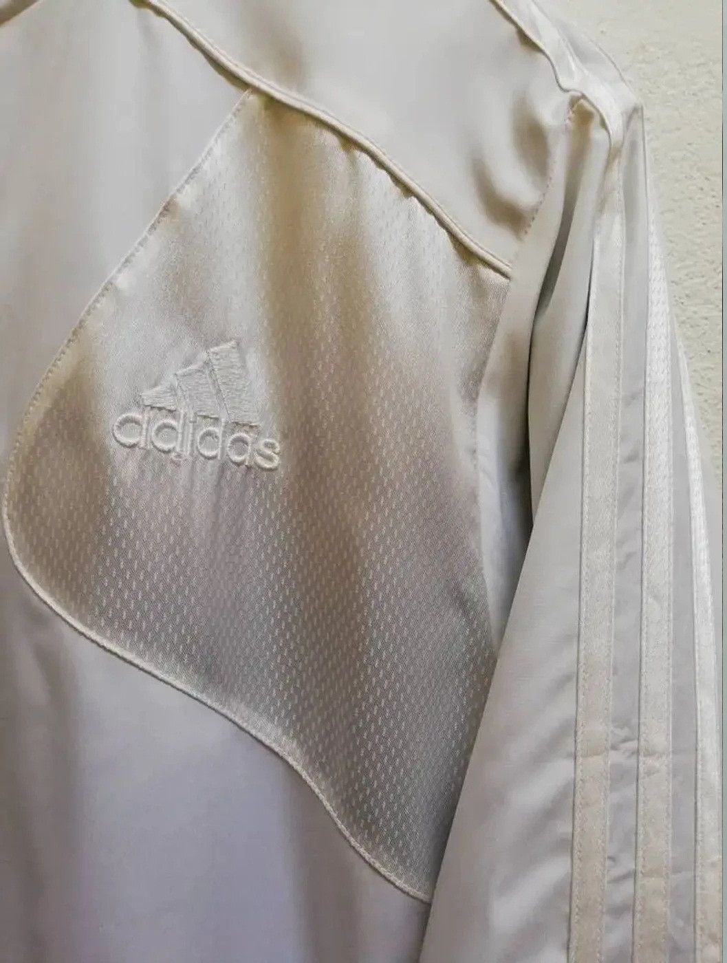 Adidas Vintage Adidas Windbreaker Small Logo Good Condition Used Size US M / EU 48-50 / 2 - 3 Thumbnail