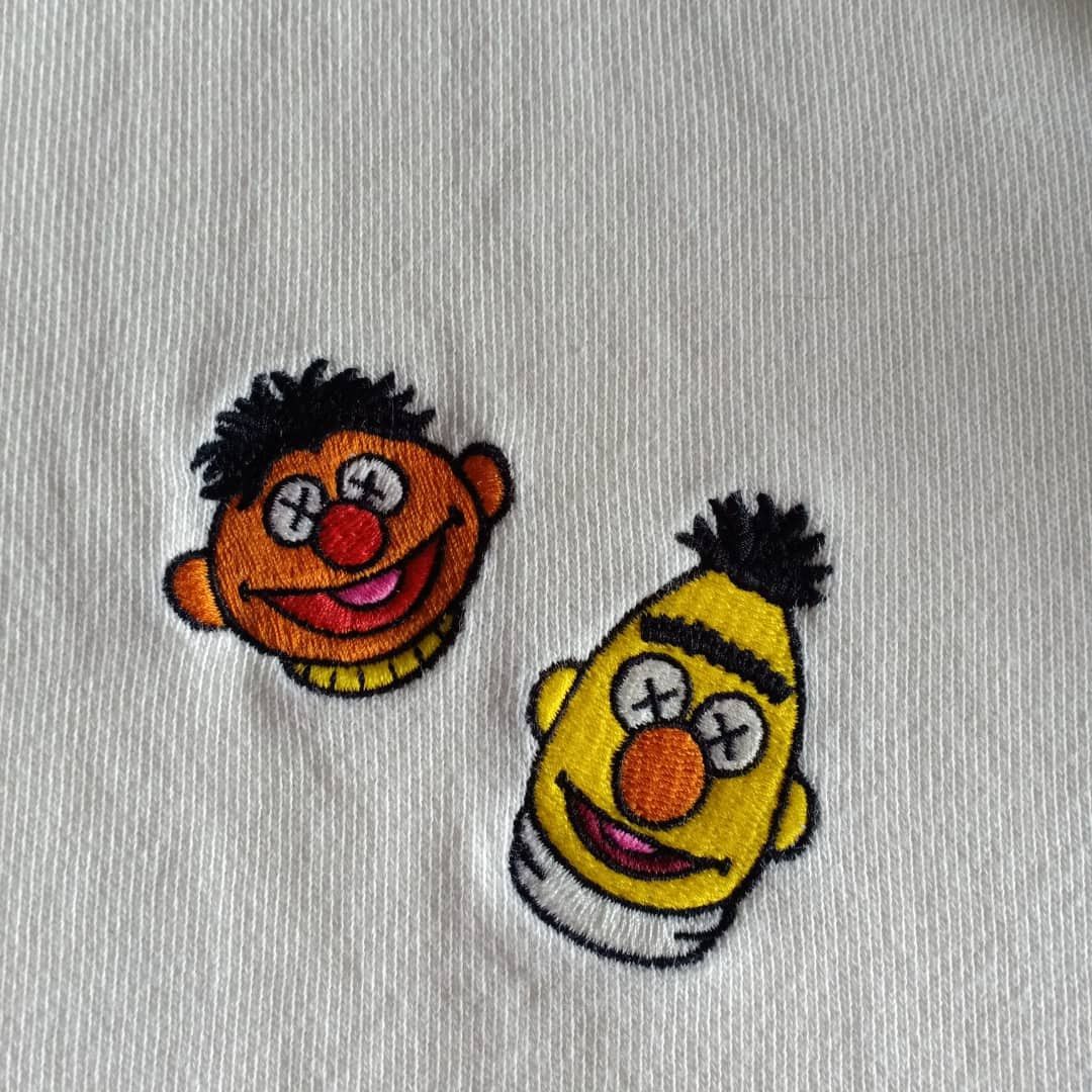 Kaws × Uniqlo Sesame Street x kaws Pullover Sweatshirt Size US L / EU 52-54 / 3 - 2 Thumbnail