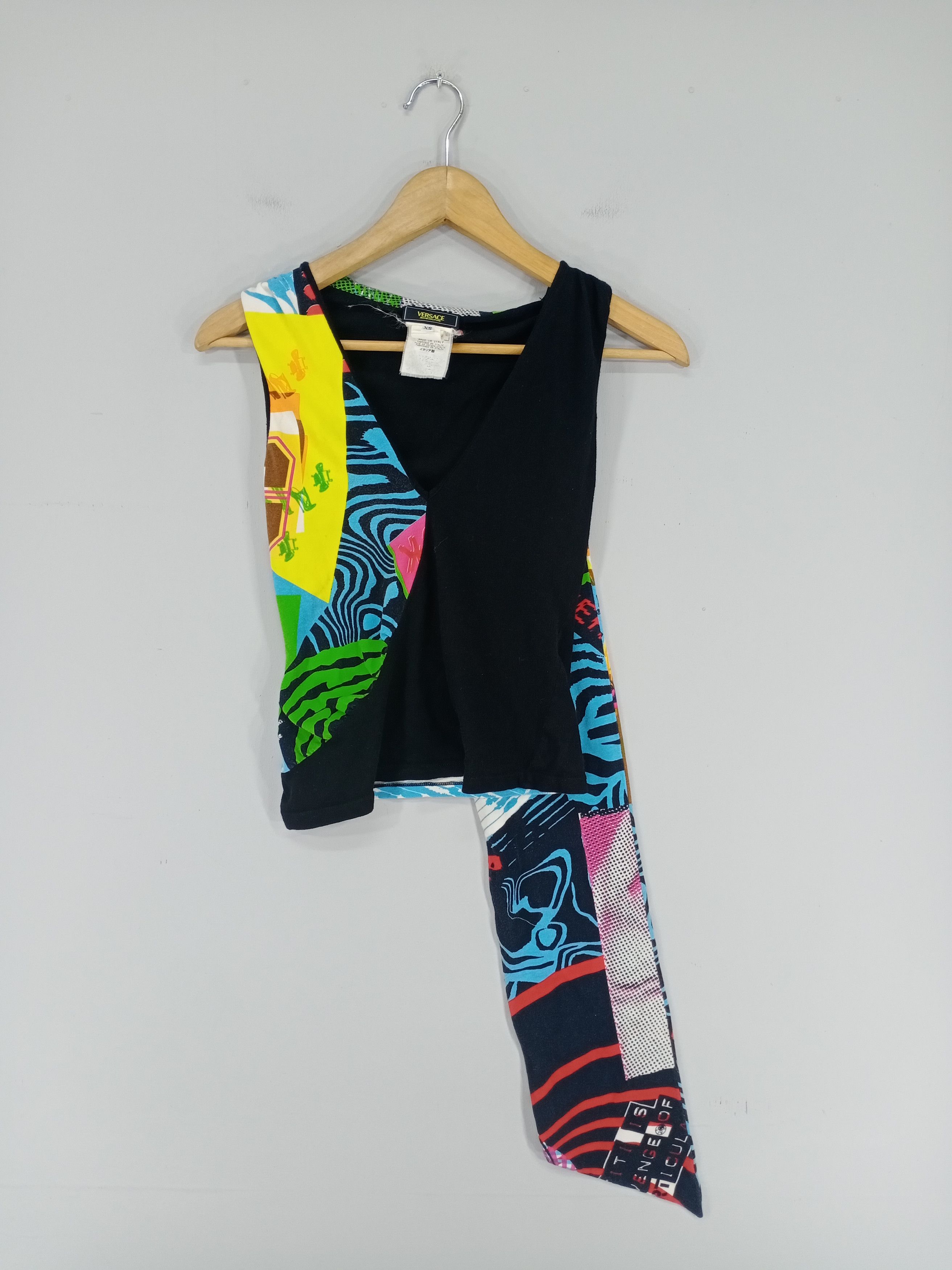 Versace 💥RARE💥Versace Jeans Couture Sleeveless Fullprint Tshirt Size XS / US 0-2 / IT 36-38 - 2 Thumbnail