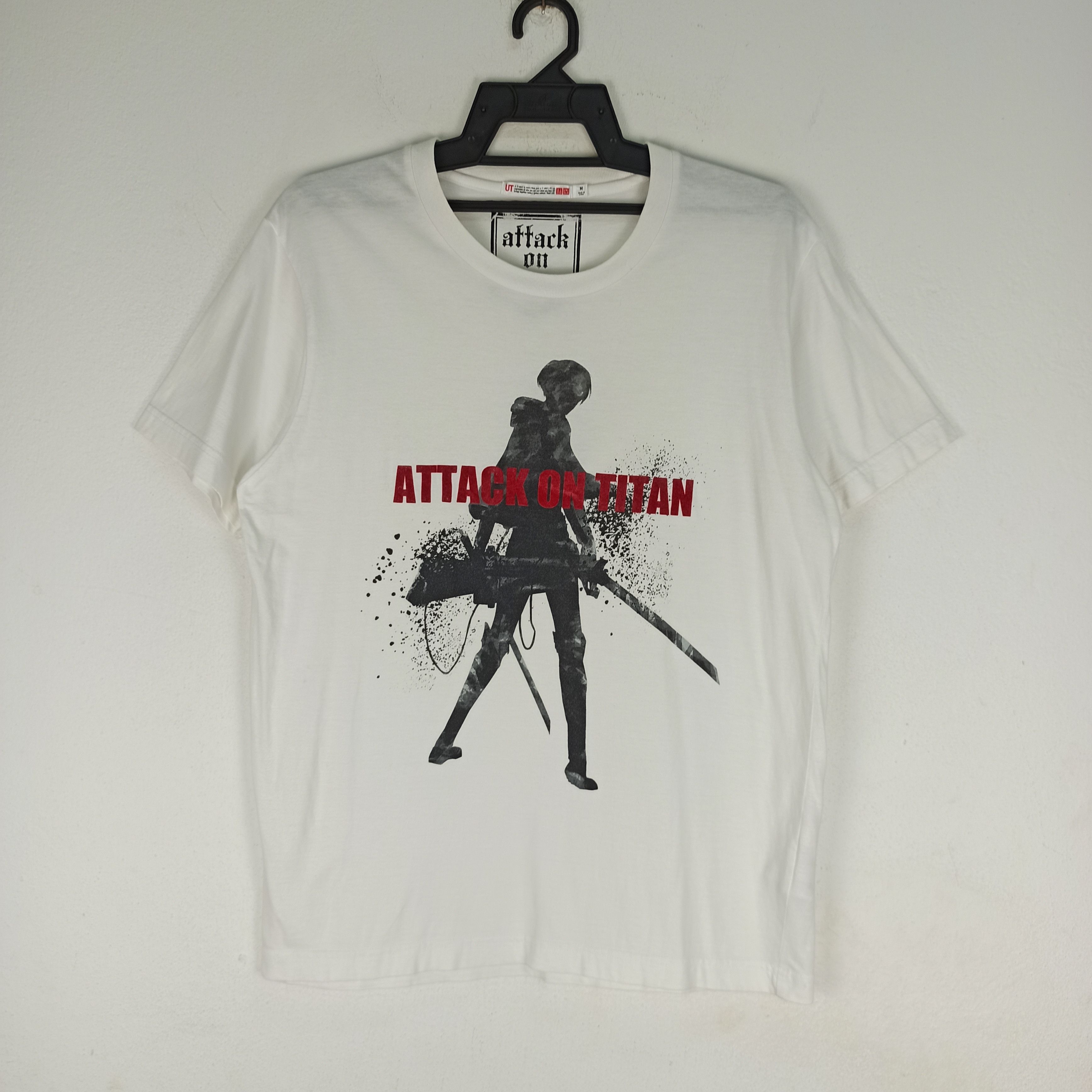 🔥Rare🔥 Anime Attack On Titan Levi Ackerman Uniqlo Tshirt