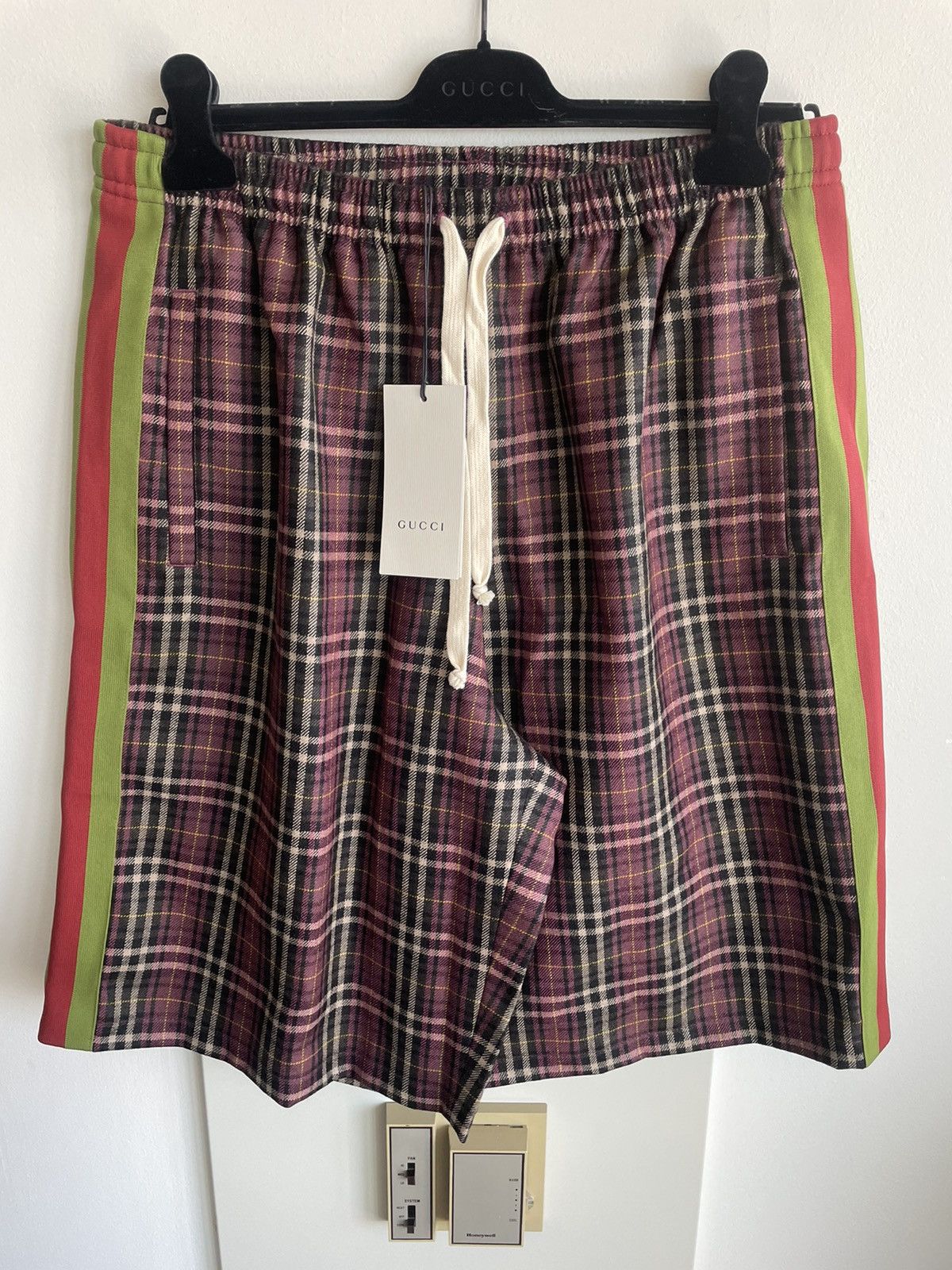 Gucci Oversized Rare Brand New Super Runway Iconic Check Shorts Size US 31 - 1 Thumbnail