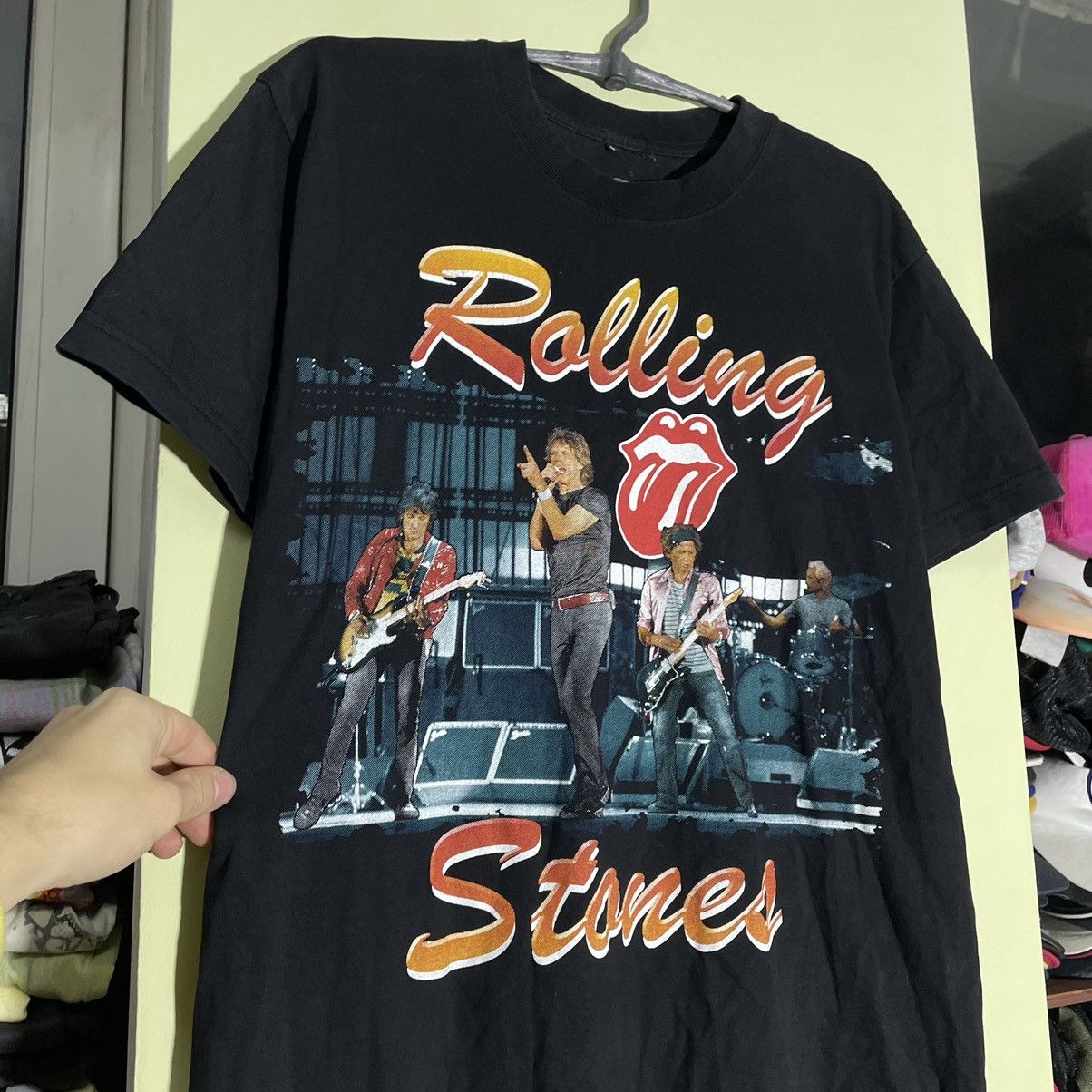 Vintage Vintage 90s Rolling Stones Graphic Band Tee Faded Black L Size US L / EU 52-54 / 3 - 5 Thumbnail