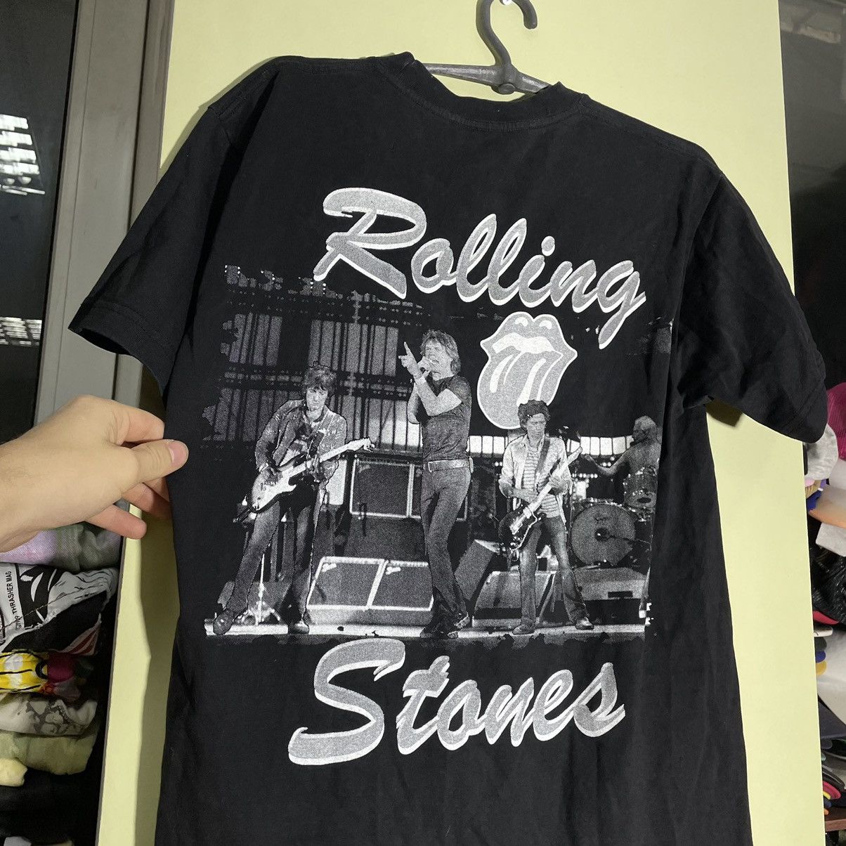 Vintage Vintage 90s Rolling Stones Graphic Band Tee Faded Black L Size US L / EU 52-54 / 3 - 6 Thumbnail
