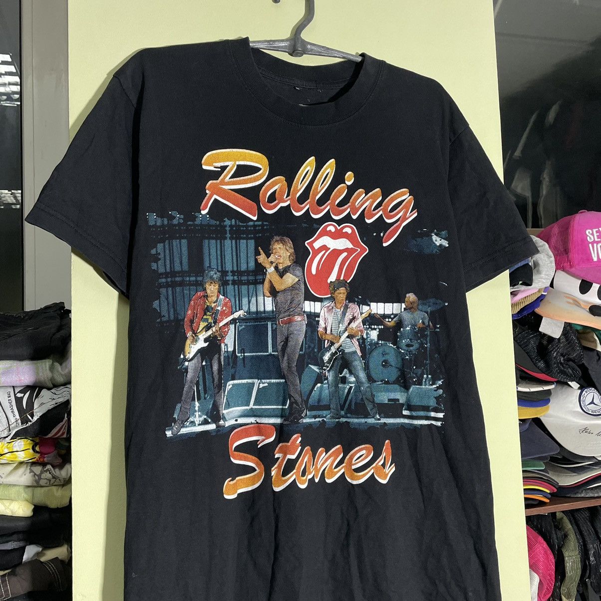 Vintage Vintage 90s Rolling Stones Graphic Band Tee Faded Black L Size US L / EU 52-54 / 3 - 4 Thumbnail
