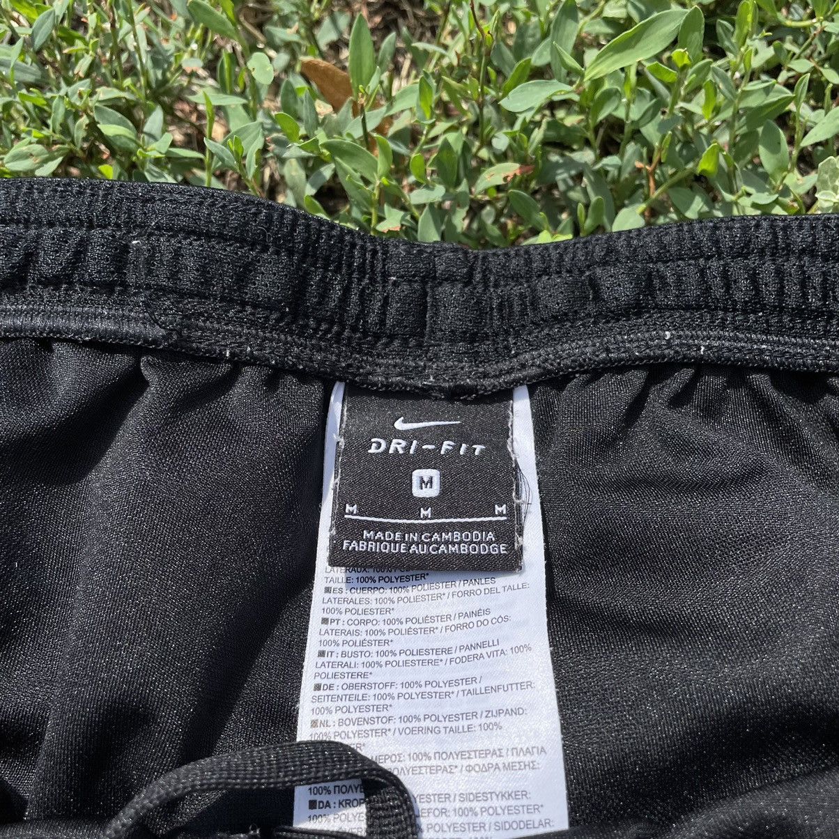 Vintage Vintage 90s Nike Swoosh Shorts Streetwear Skate Slim Logo 32 Size US 32 / EU 48 - 4 Thumbnail