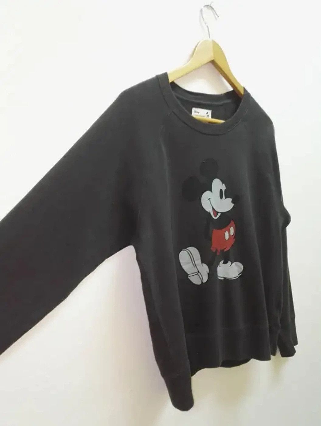 Mickey Mouse Uniqlo X Mickey Mouse Sweatshirt Big Logo Size US M / EU 48-50 / 2 - 3 Thumbnail