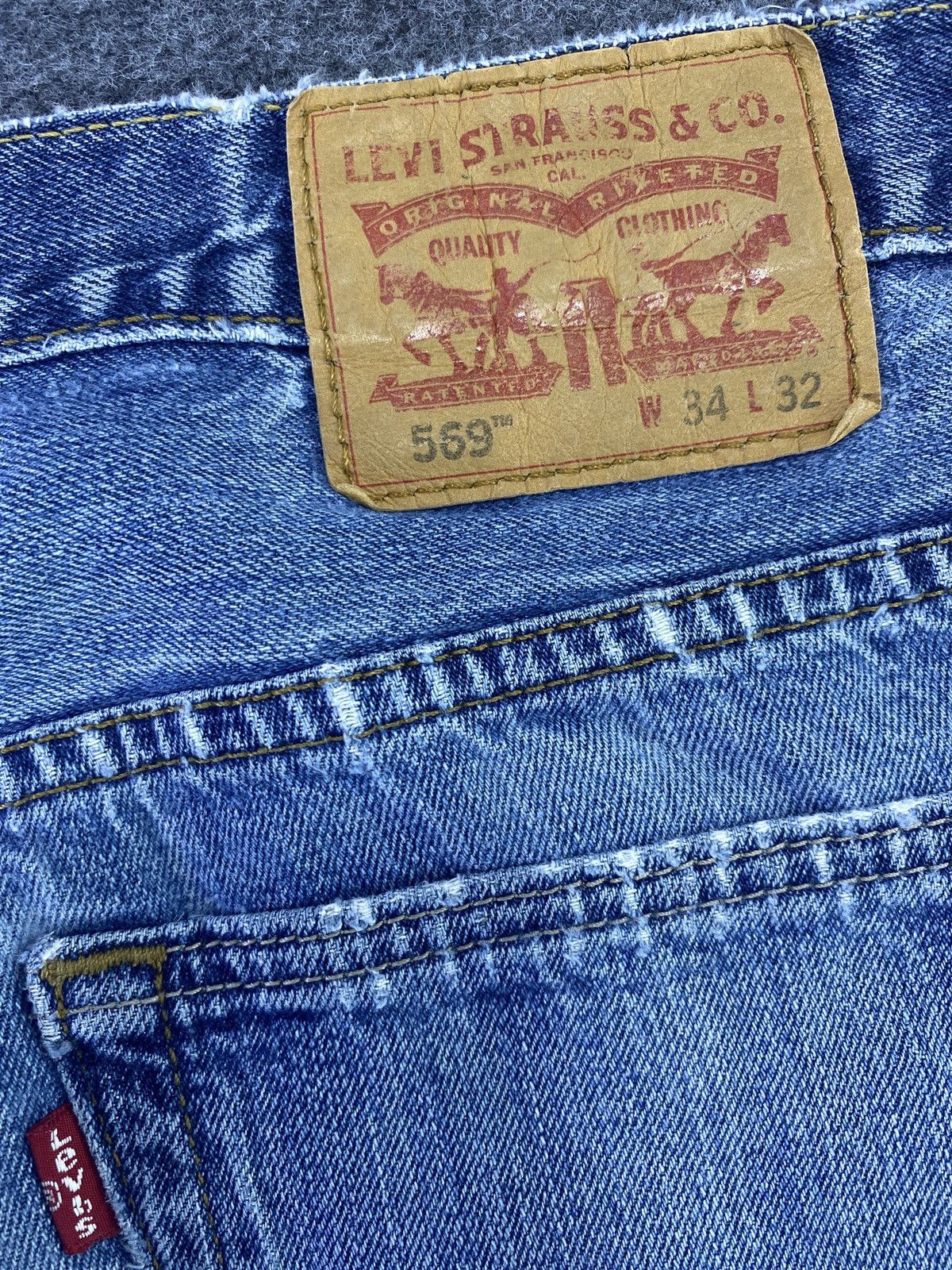 Levi's VINTAGE LEVI'S 569 BLUE WASH JEANS -J561 Size US 35 - 8 Thumbnail