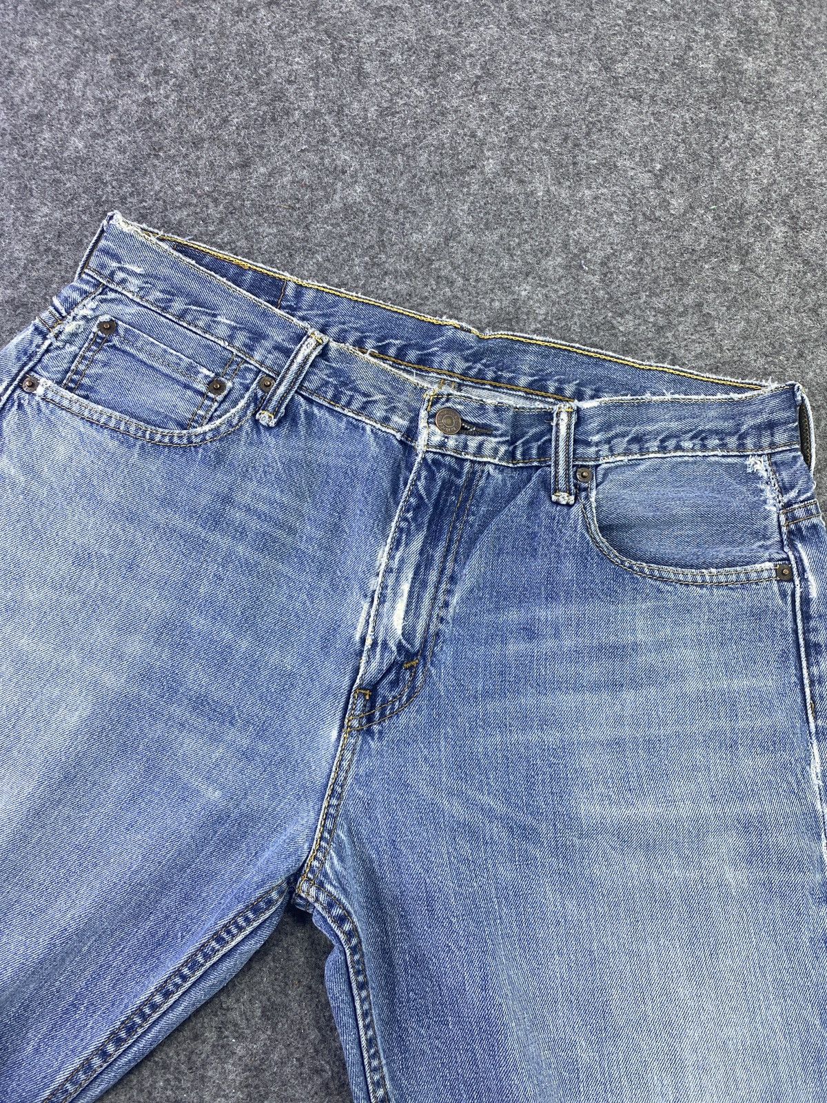 Levi's VINTAGE LEVI'S 569 BLUE WASH JEANS -J561 Size US 35 - 9 Thumbnail