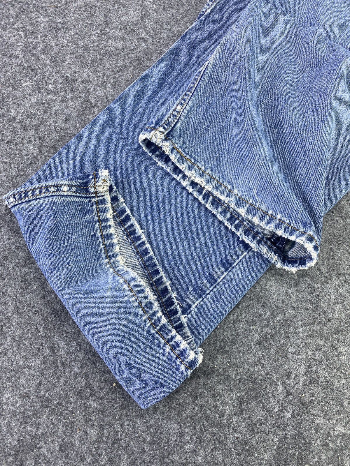 Levi's VINTAGE LEVI'S 569 BLUE WASH JEANS -J561 Size US 35 - 6 Thumbnail