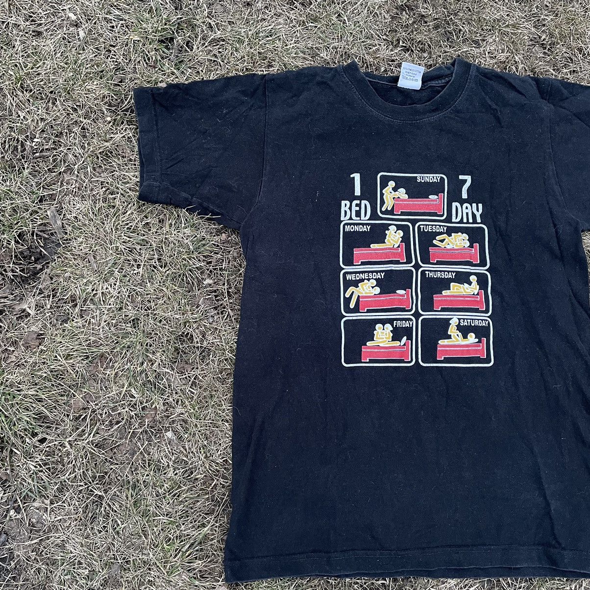 Vintage Vintage Y2K Graphic Tee Sun Faded Skate Streetwear Cropped L Size US L / EU 52-54 / 3 - 3 Thumbnail