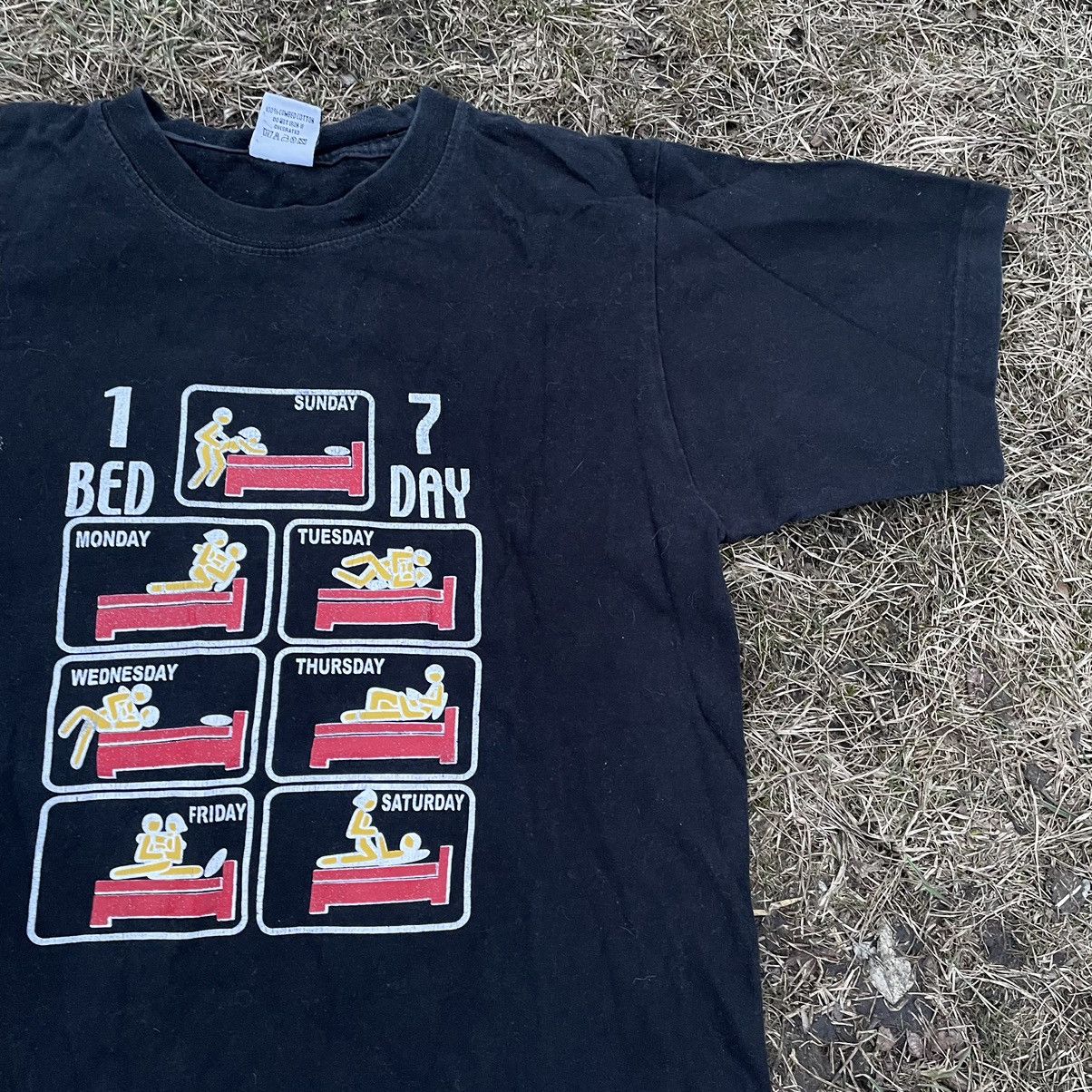 Vintage Vintage Y2K Graphic Tee Sun Faded Skate Streetwear Cropped L Size US L / EU 52-54 / 3 - 5 Thumbnail