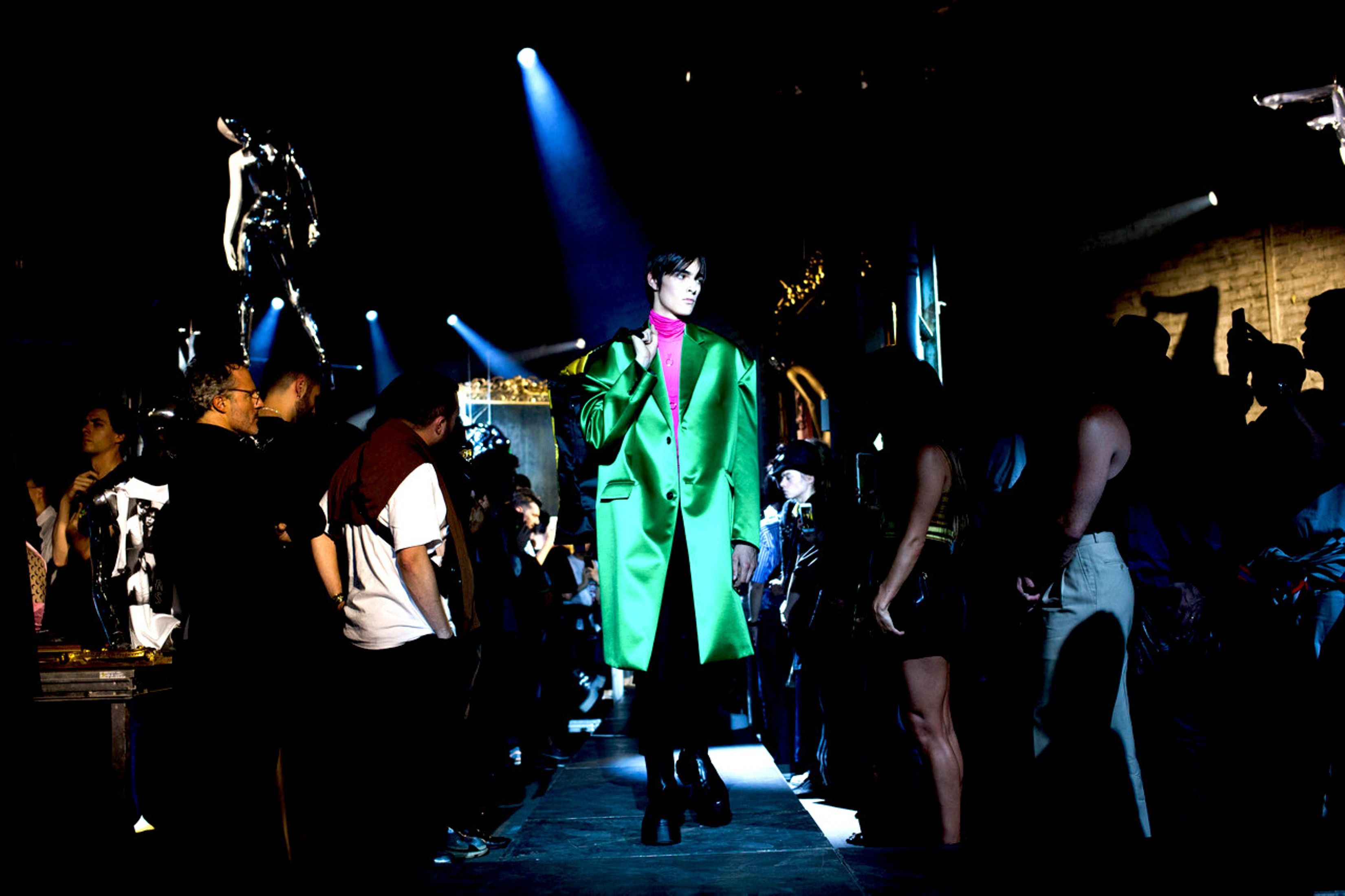 Raf Simons HOLY GRAIL EMERALD GREEN DUCHESS SATIN CHESTERFIELD COAT Size US M / EU 48-50 / 2 - 11 Thumbnail