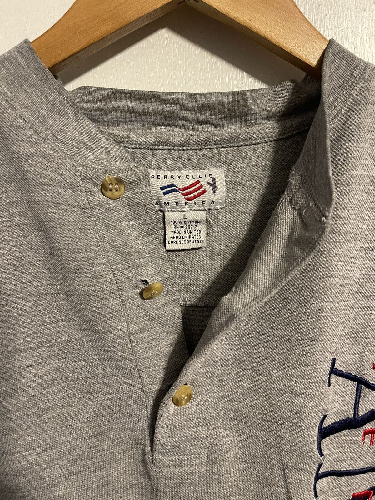 Perry Ellis Vintage Perry Ellis Tee Size US L / EU 52-54 / 3 - 3 Thumbnail