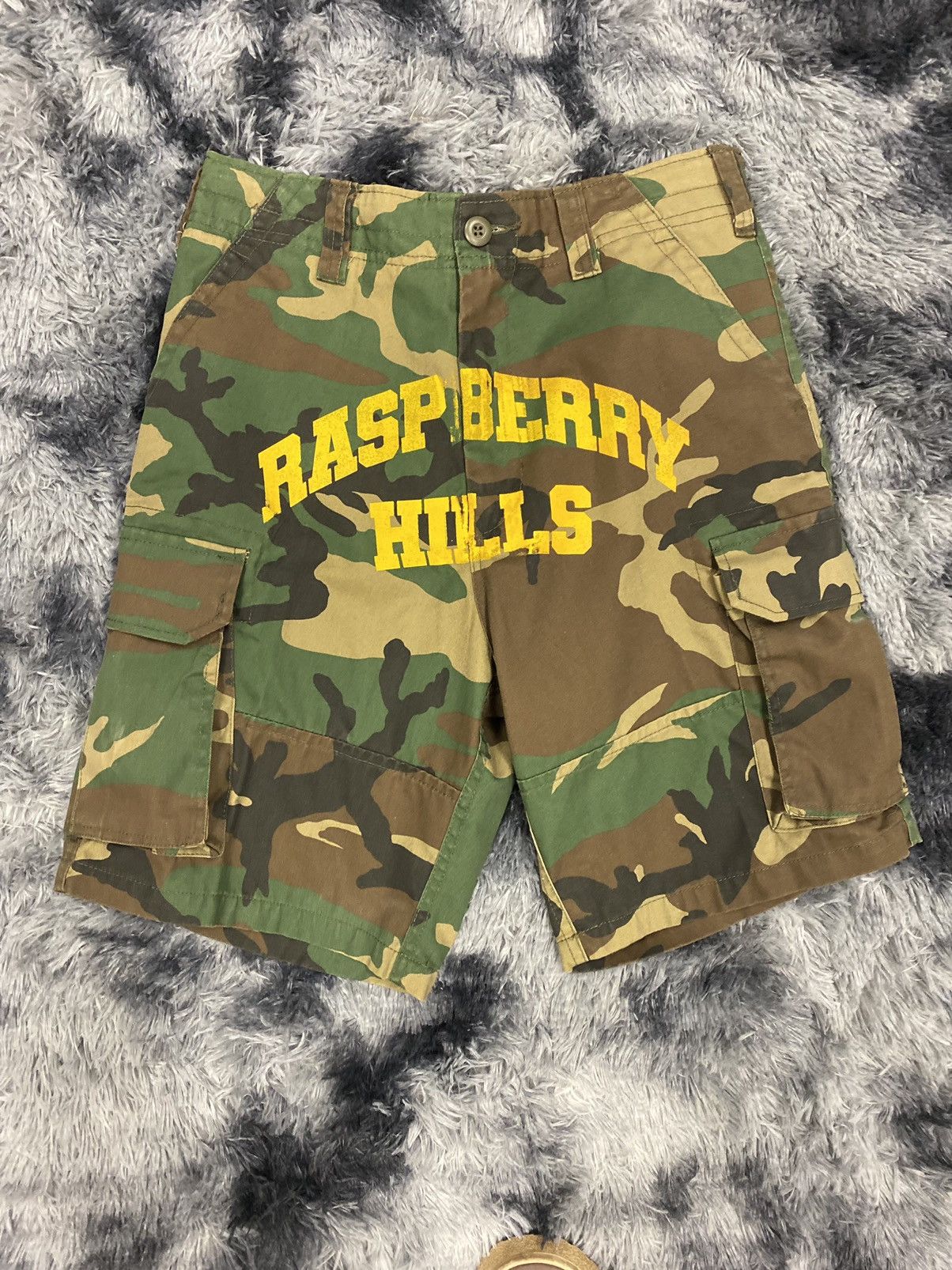 Streetwear GVGALLERY Raspberry Hills Camo Shorts Small | Grailed
