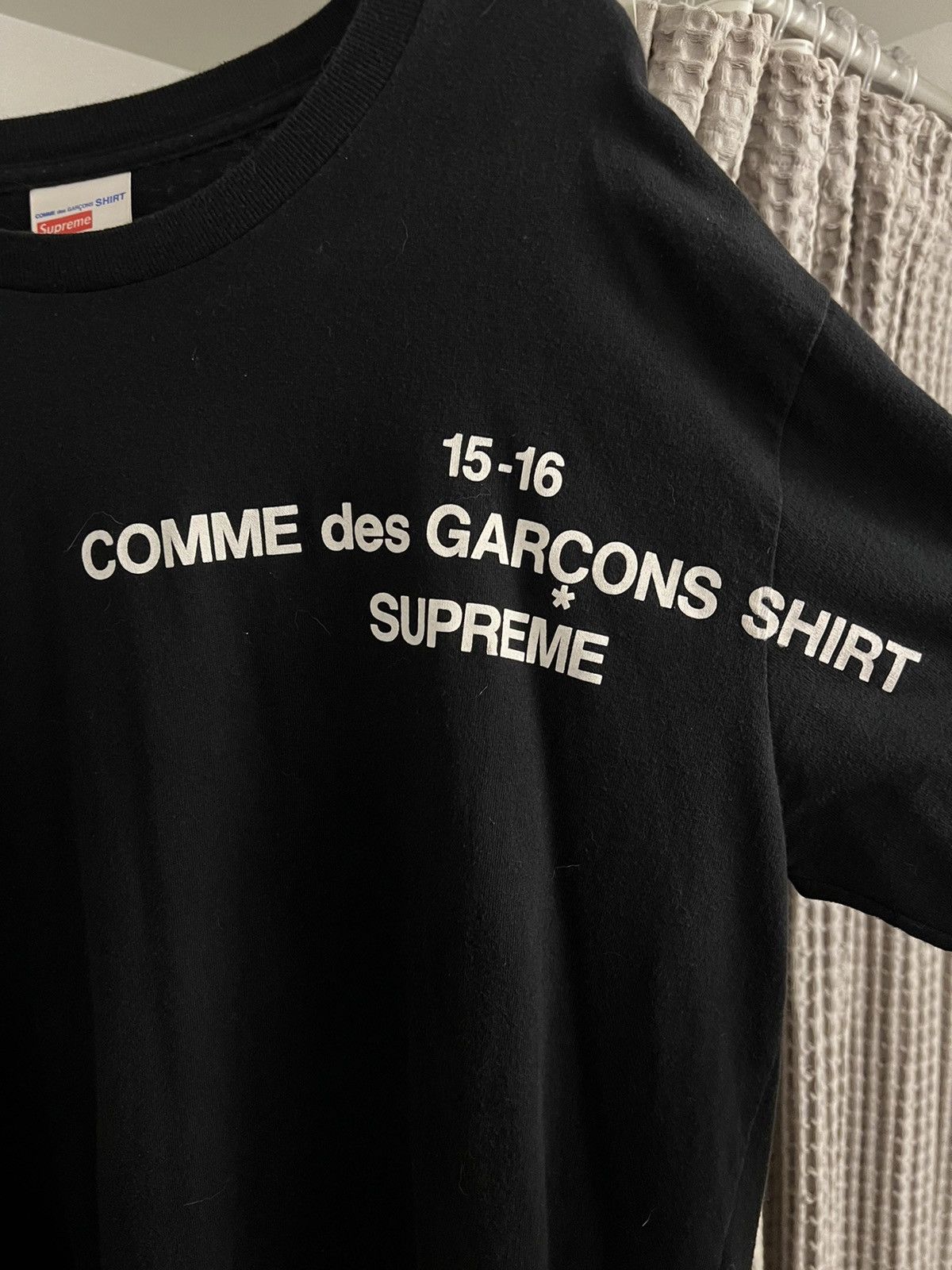 COMME des GARÇONS SHIRT × SUPREME L字型 Supreme Comme des Garçons SHIRT Split Box Logo Tee (FW18) - $54
