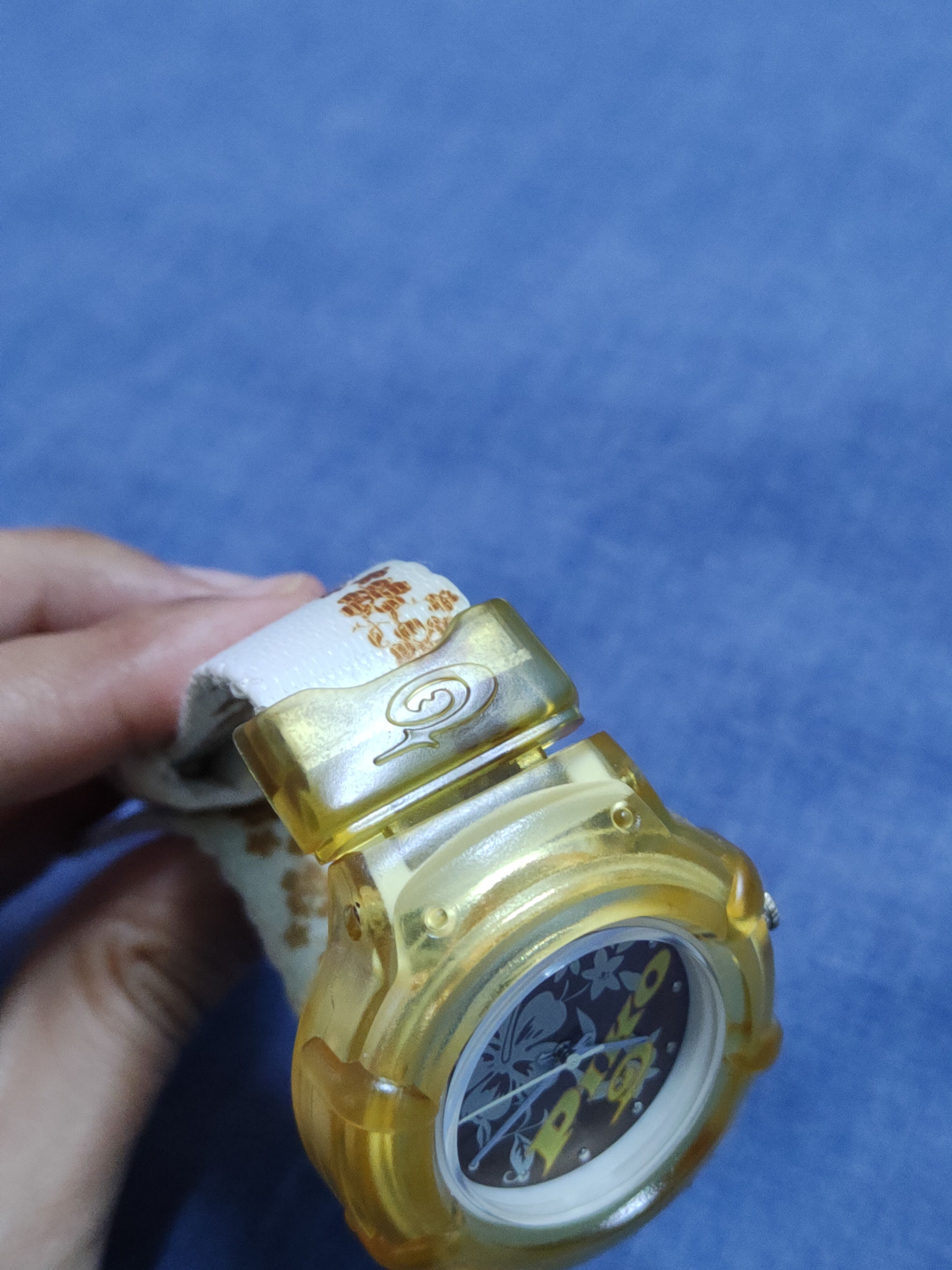 Vintage Piko-Flower Analog Yellow/White surf watch #J053S Size ONE SIZE - 2 Thumbnail