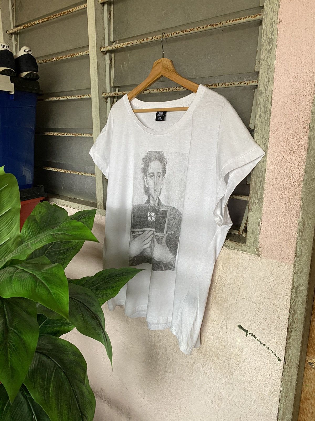 Band Tees Elvis Presley Portrait Tank Top Sleeveless Size US XXL / EU 58 / 5 - 1 Thumbnail