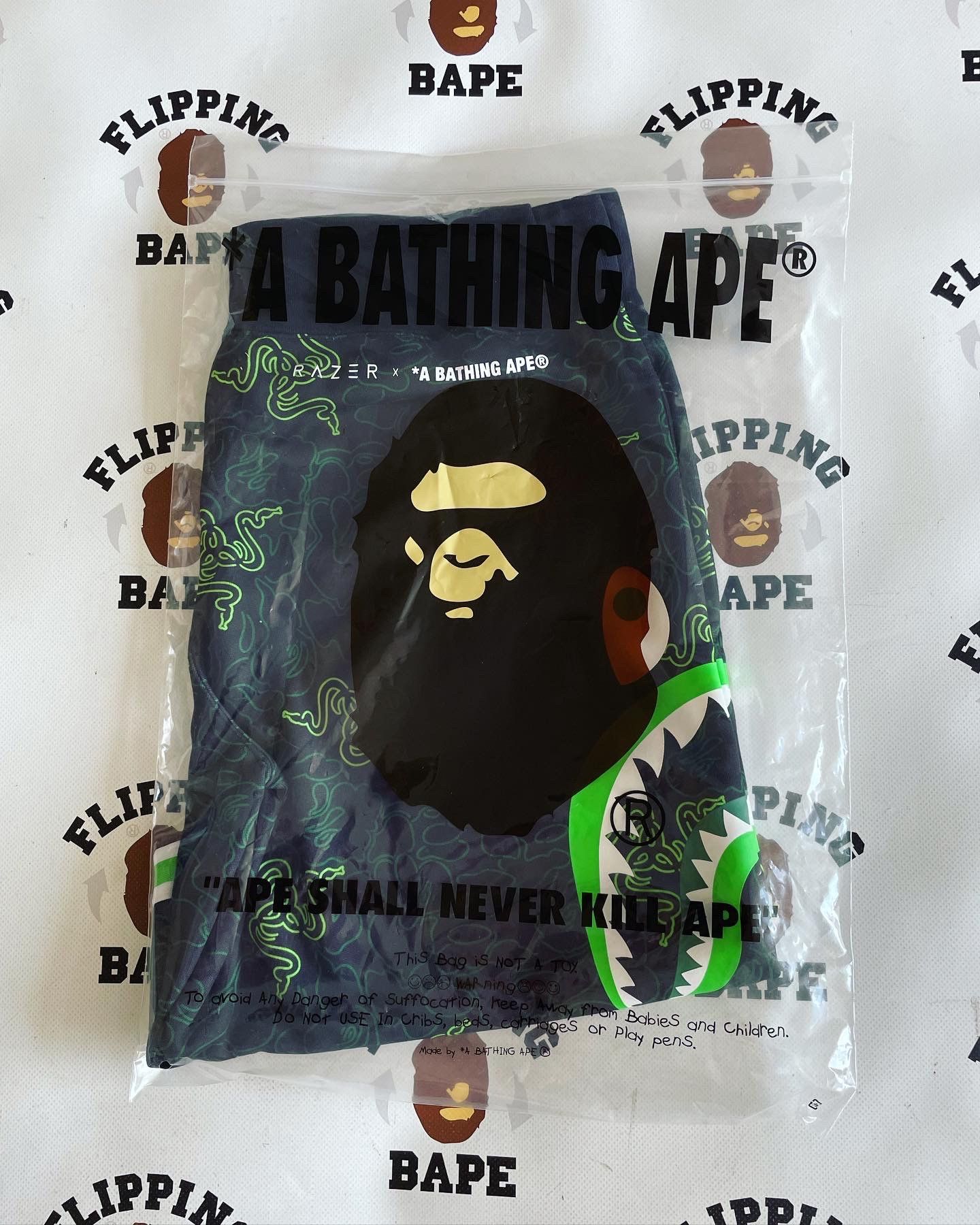 Bape BAPE X RAZER NEON CAMO BASKETBALL SWEAT SHORTS Size US 32 / EU 48 - 9 Thumbnail
