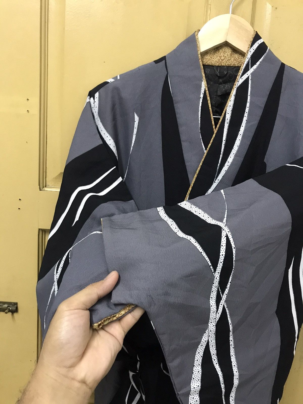 Japanese Brand Nice❗️Unknown Striped Kimono Made in Japan Size US M / EU 48-50 / 2 - 11 Thumbnail