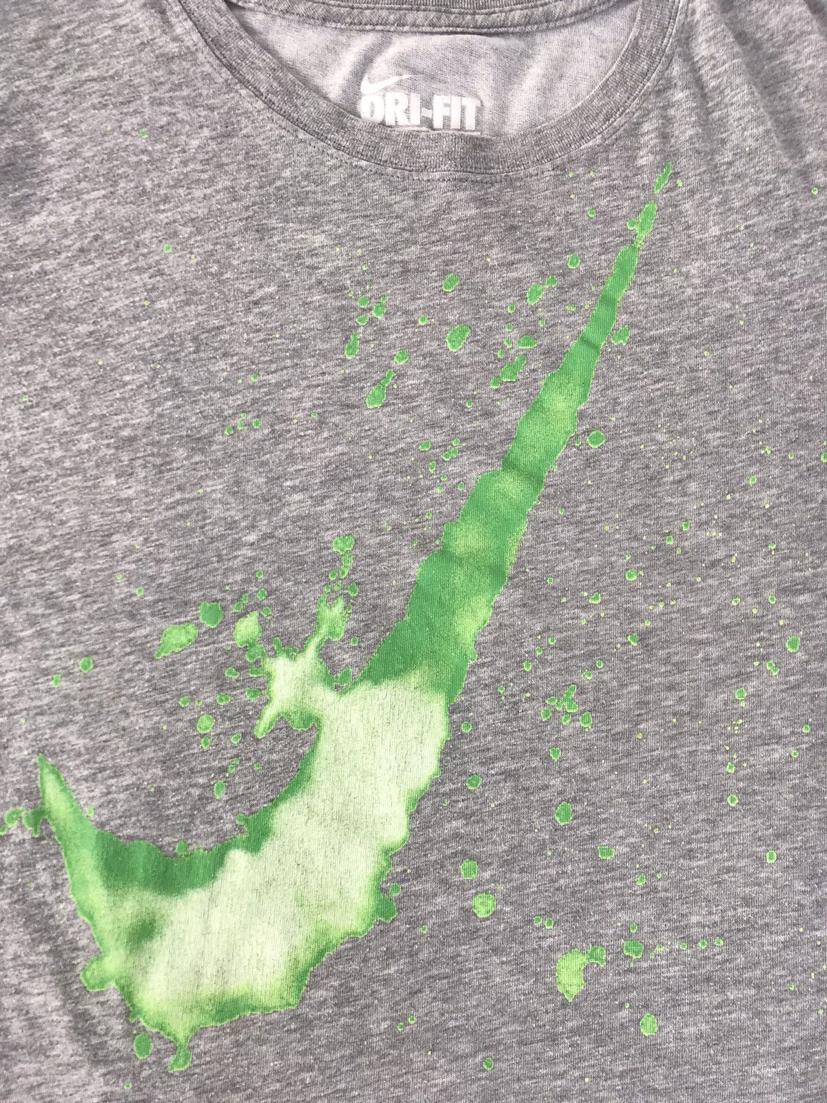 Nike Nike Dri-fit Slim Fit Tee Paint Splash Swoosh Logo Size L / US 10 / IT 46 - 2 Thumbnail