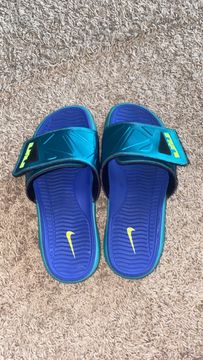 Lebron flip flops deals