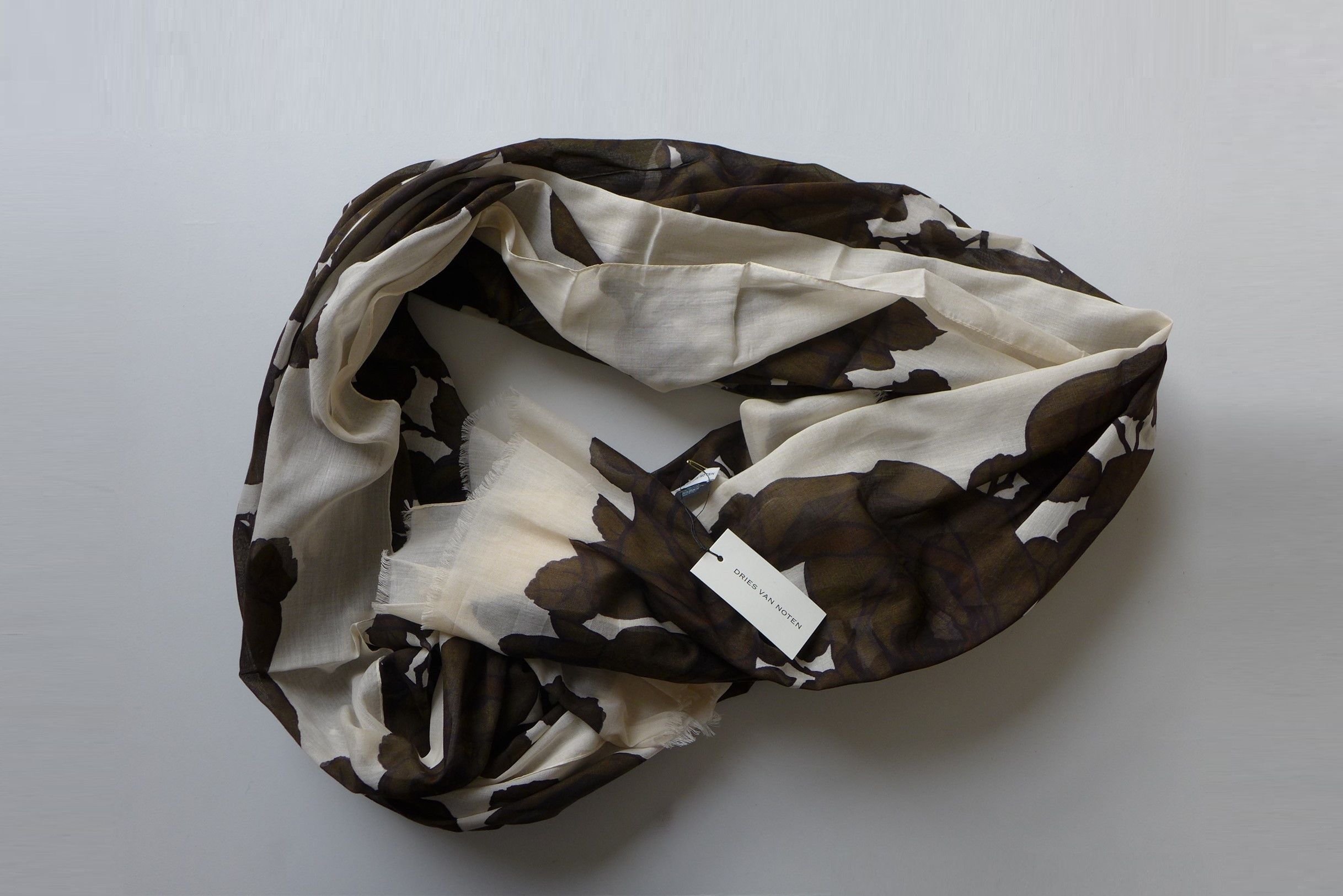 Dries Van Noten Dries Van Noten Rose Floral Print Scarf. Size ONE SIZE - 2 Thumbnail