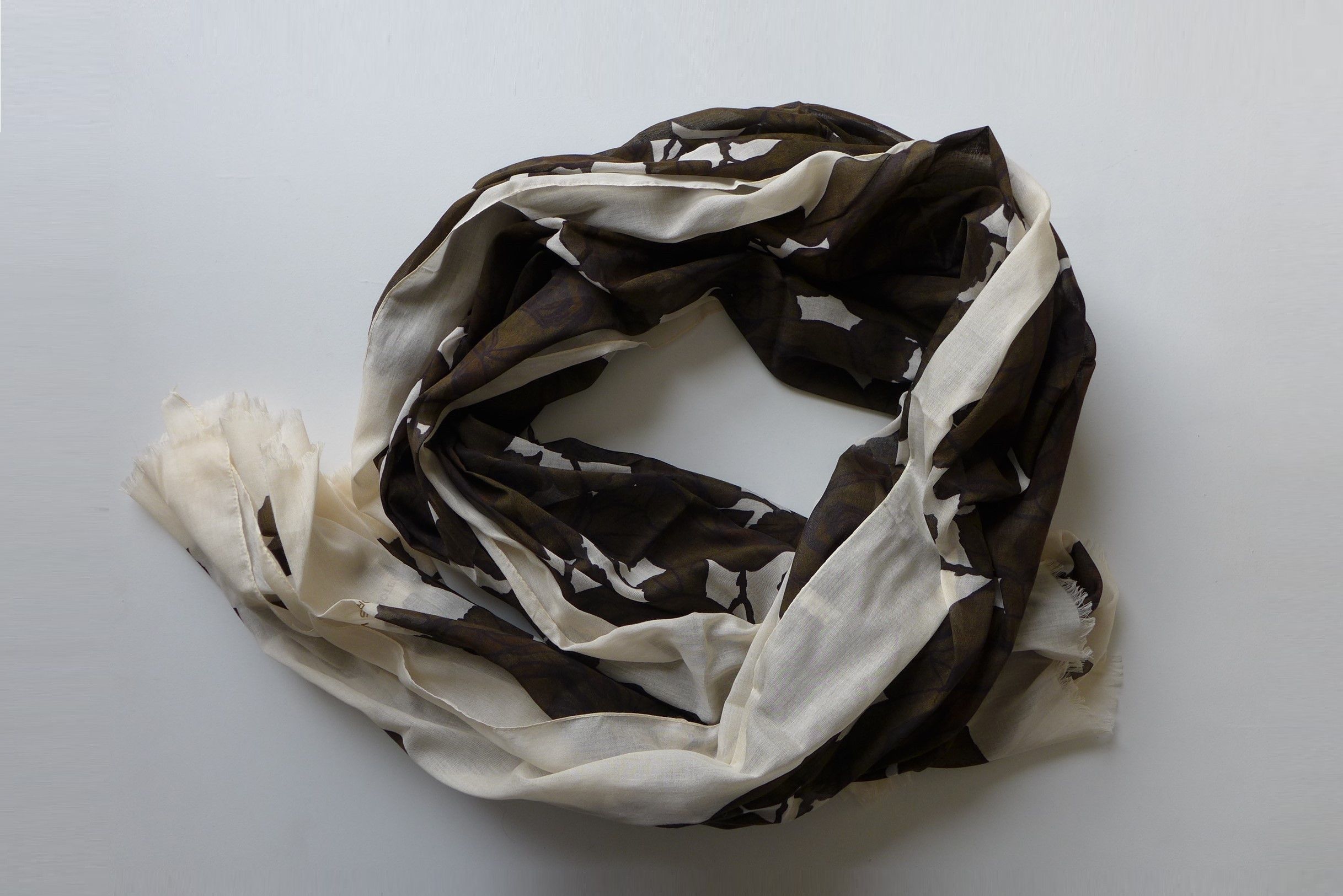 Dries Van Noten Dries Van Noten Rose Floral Print Scarf. Size ONE SIZE - 3 Thumbnail