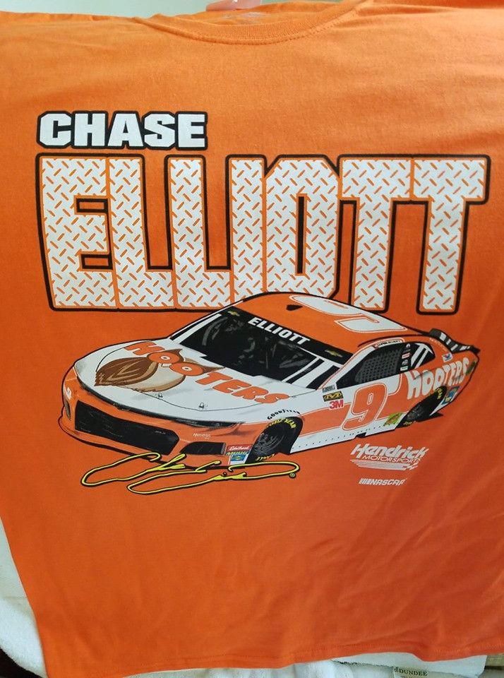 NASCAR × Vintage Vintage NASCAR Chase Elliott #9 Orange Hooter's Chevy L Tee Size US L / EU 52-54 / 3 - 1 Thumbnail