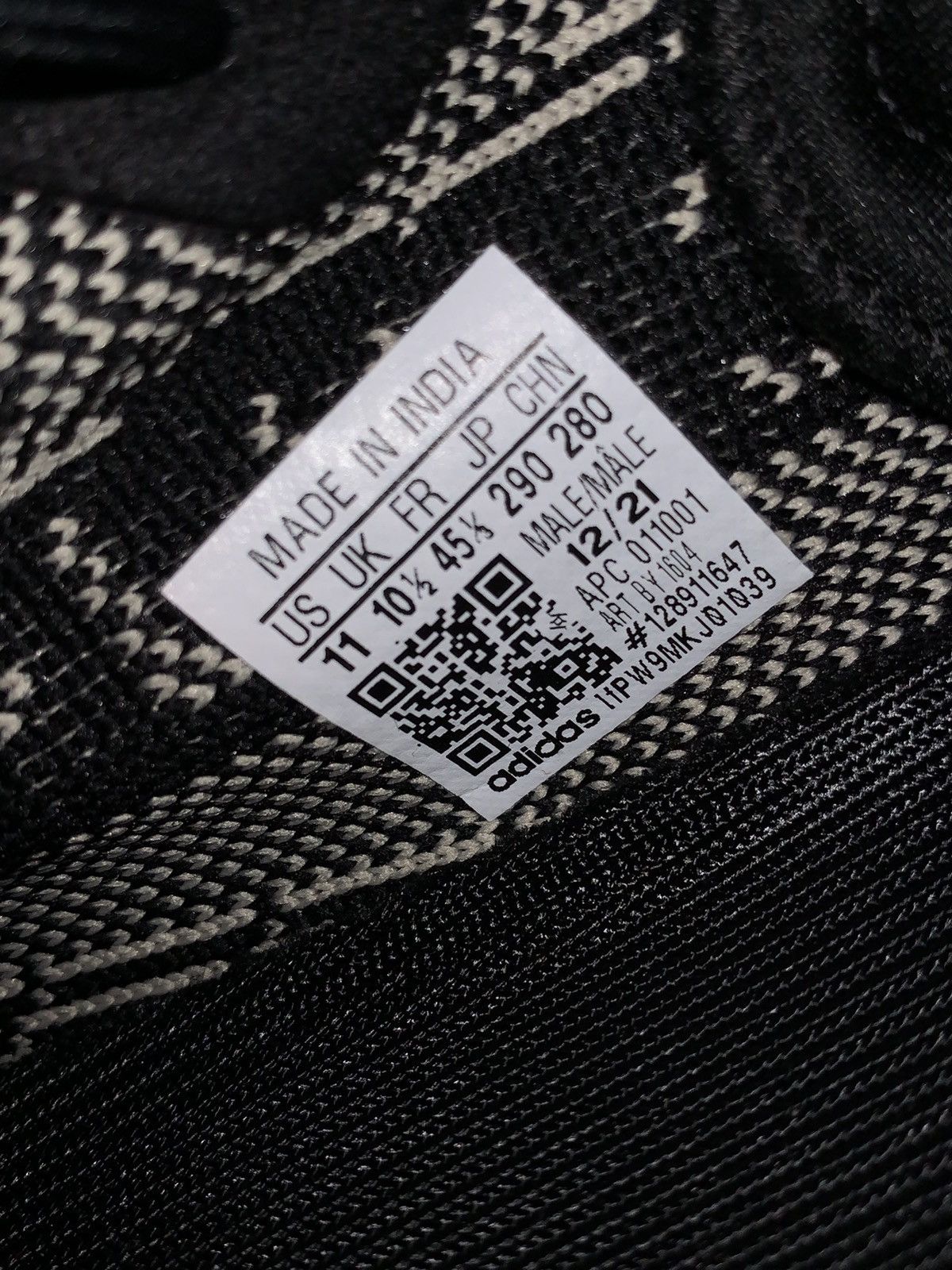 Adidas Yeezy 350 V2 Boost Black White / Oreo Size US 11 / EU 44 - 8 Thumbnail