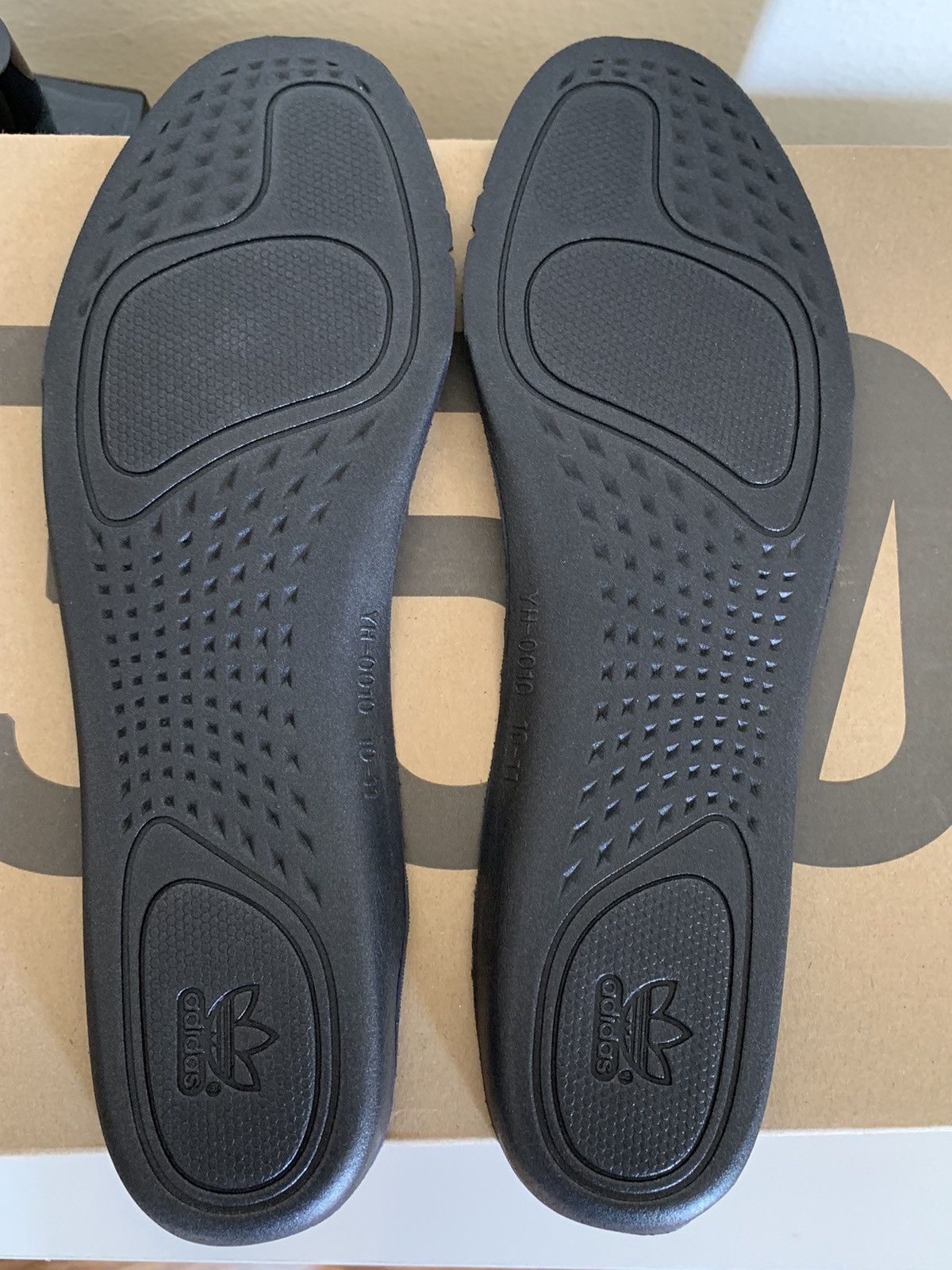 Yeezy 350 V2 Boost Black White Oreo