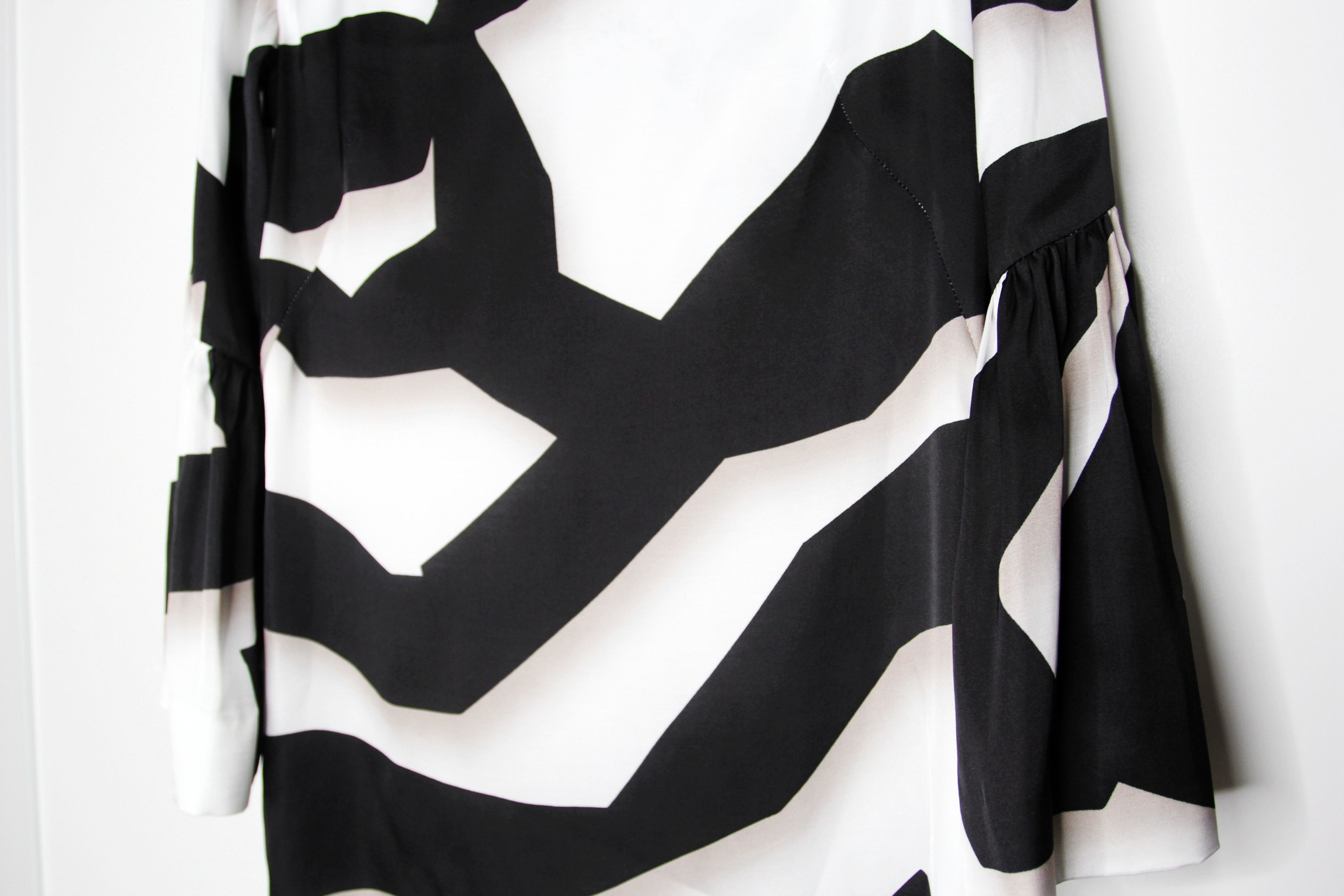 Dries Van Noten BNWT SS20 DRIES VAN NOTEN DANZ FLARE SLEEVE MID DRESS 34 Size XXS / US 00 / IT 34 - 4 Thumbnail