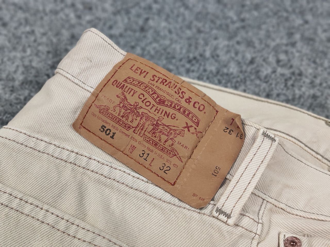 Levi's Vintage 90's levis 501 Beige faded Denim Jeans made in usa Size US 31 - 18 Thumbnail